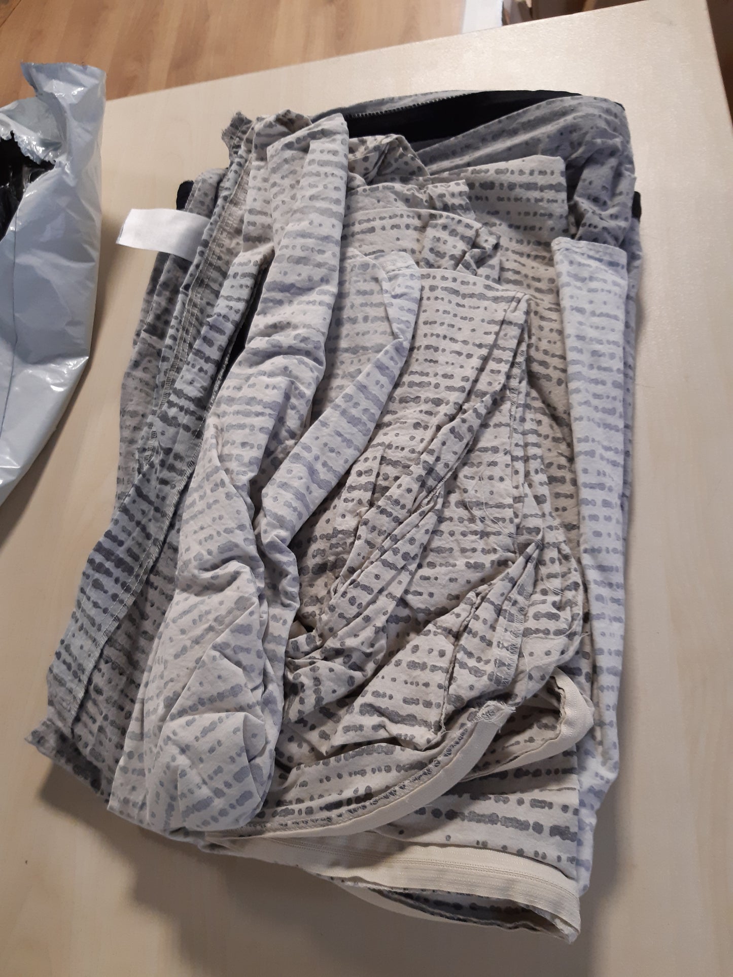 250432 - DILIOS Set çarçafësh Premium 135x200 cm, 4 pjesë, 2 mbulesa jastëku 80x80 cm, pambuk i ajrosur, gri blu