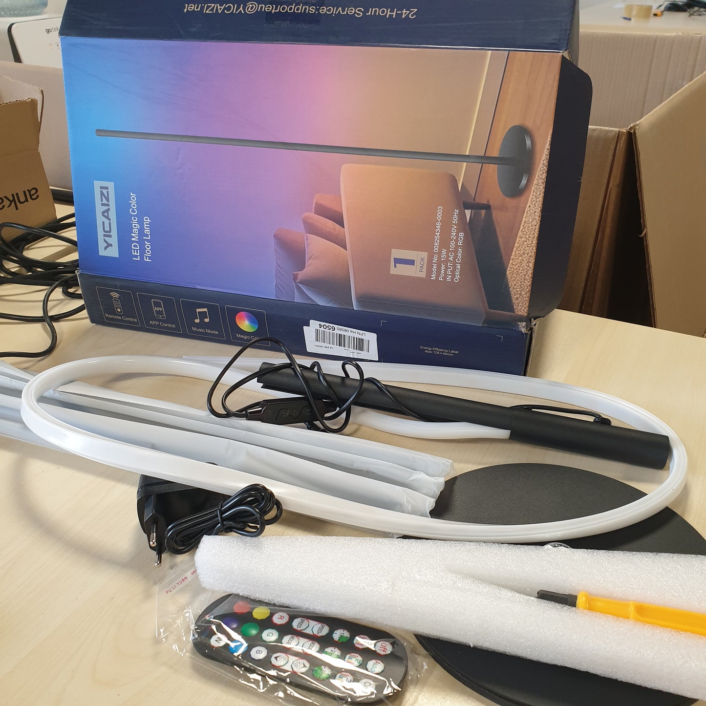 250521 - YICAIZI Llambë dyshemeje këndore LED RGB, 160 cm me kontroll APP dhe telekomandë, sinkronizim muzikor dhe kohëmatës, për dekorim festash