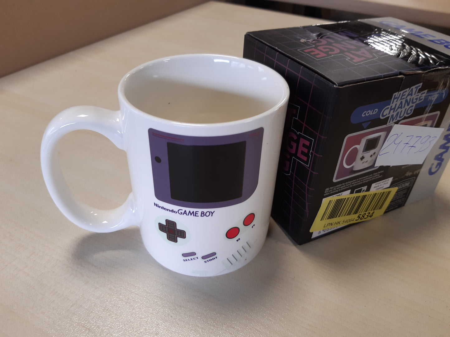247793 - GAMEBOY Gotë Thermo Effect 290 ml (10 fl oz) - Dhuratë e licencuar zyrtarisht për lojtarë dhe fansa të stilit retro të viteve '90