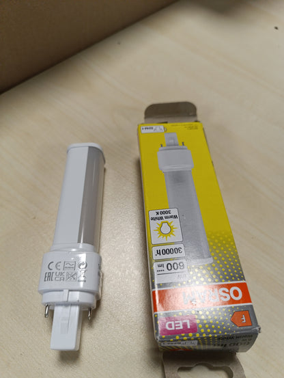 258016 - OSRAM - LLAMBË LED DULUX D 13 PËR PRIZË G24D-1, 6 VAT, 600 LUMEN, E BARDHË E NGROHTË (3000K), E RROTULLUESHME, ZËVENDËSIM PËR LLAMBËN KONVENCIONALE 13W DULUX