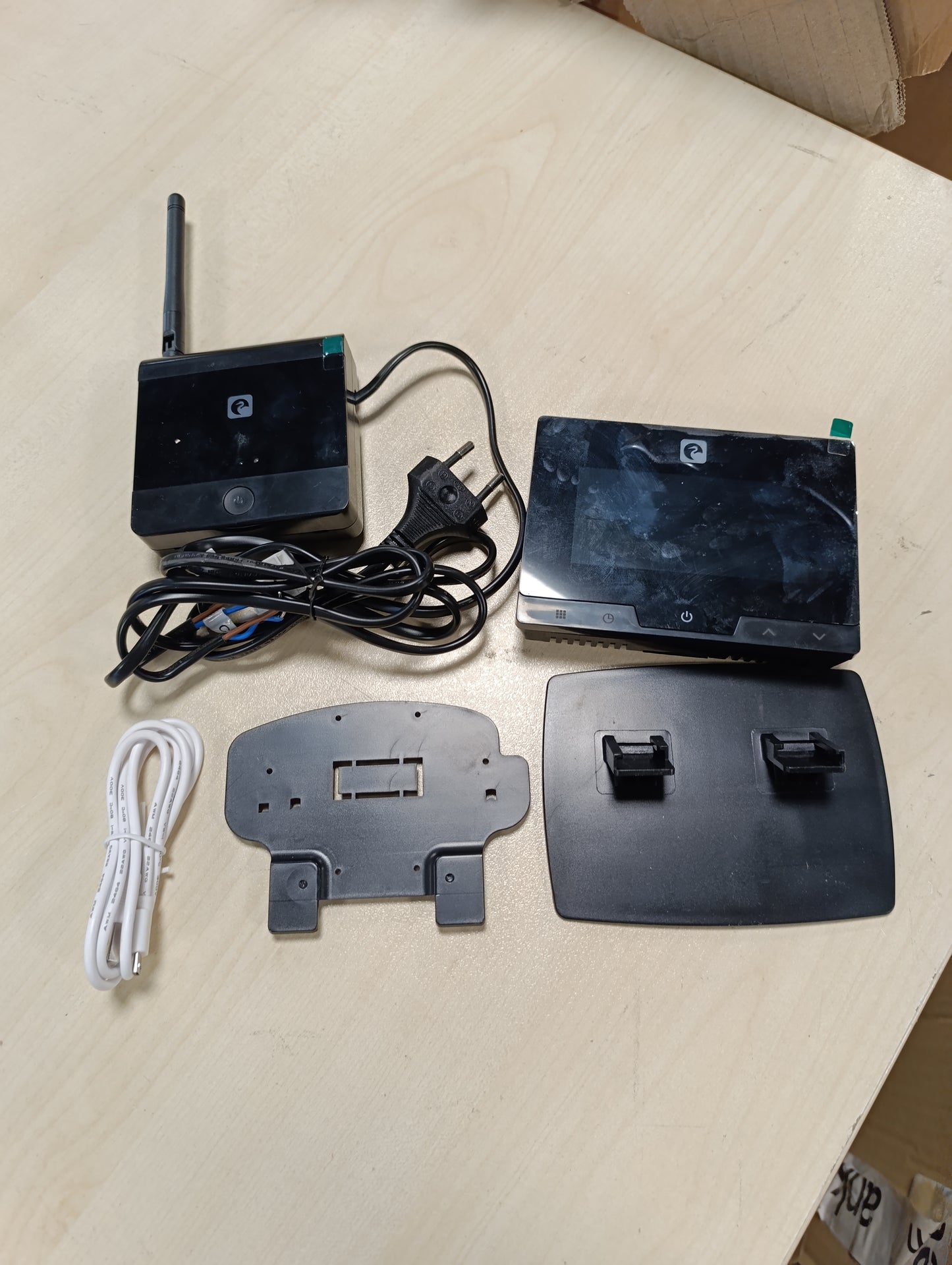213122 - GARZA Termostat inteligjent pa tel WiFi për ngrohje dhe kaldaja, i programueshëm, me ekran me prekje, me kontroll zanor (Alexa/Google), 2.4 GHz, i zi