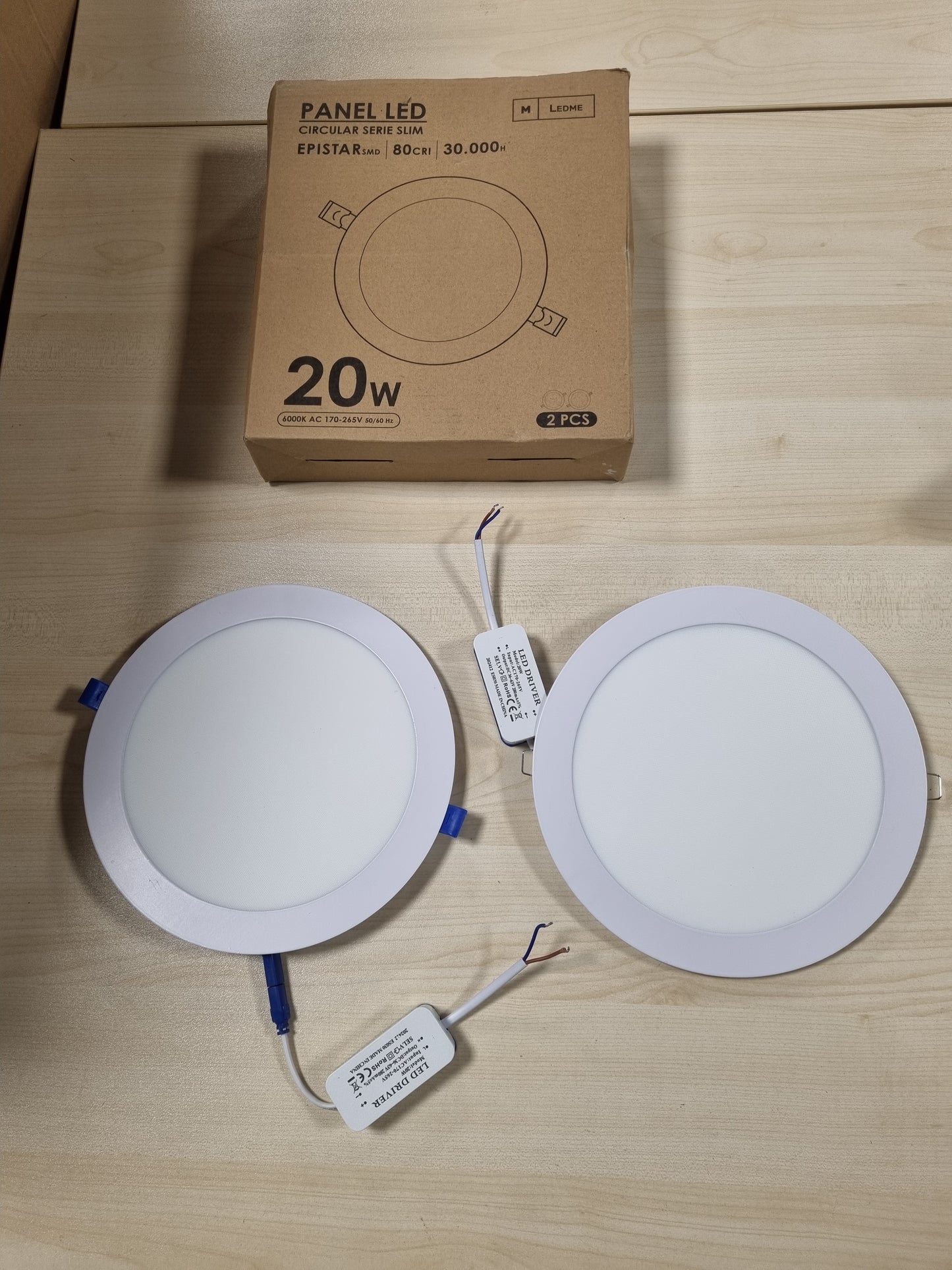 242337 - M LEDME Paketa 2, Ndriçues LED 220 mm 20W, 2000 Lumen, Panel i Rrumbullakët, E Bardhë e Ftohtë (6000k), Prerje Standarde 205 mm, Drajver i Përshtatur