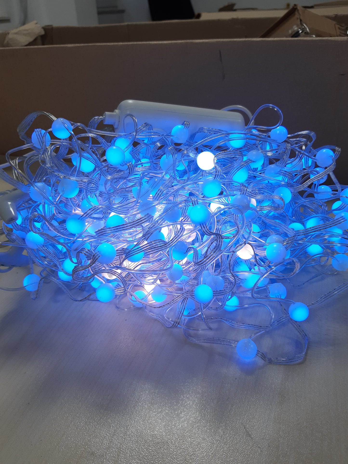 234971 - Dritat Twinkly Net Rrjetë LED fleksibël me 260 LED RGB të hartëzueshme Shirit LED për jashtë dhe brenda Drita inteligjente të pajtueshme me Alexa dhe Google Home IP44 Kontroll me aplikacion Tel transparent 1.2m x 1.9m