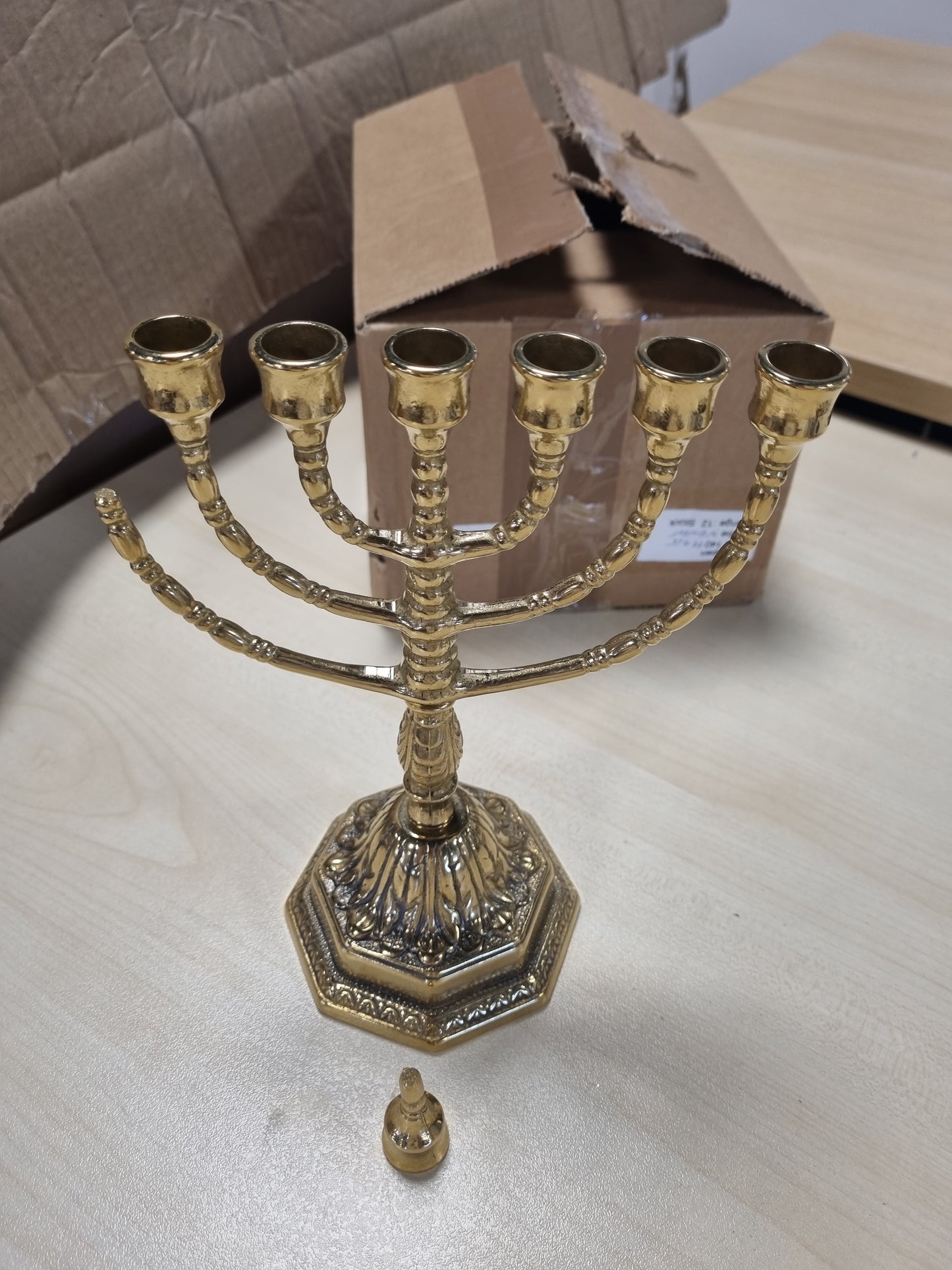 213303 - NKLAUS Mbajtëse qirinjsh Menorah prej bronzi e punuar me dorë, 23cm