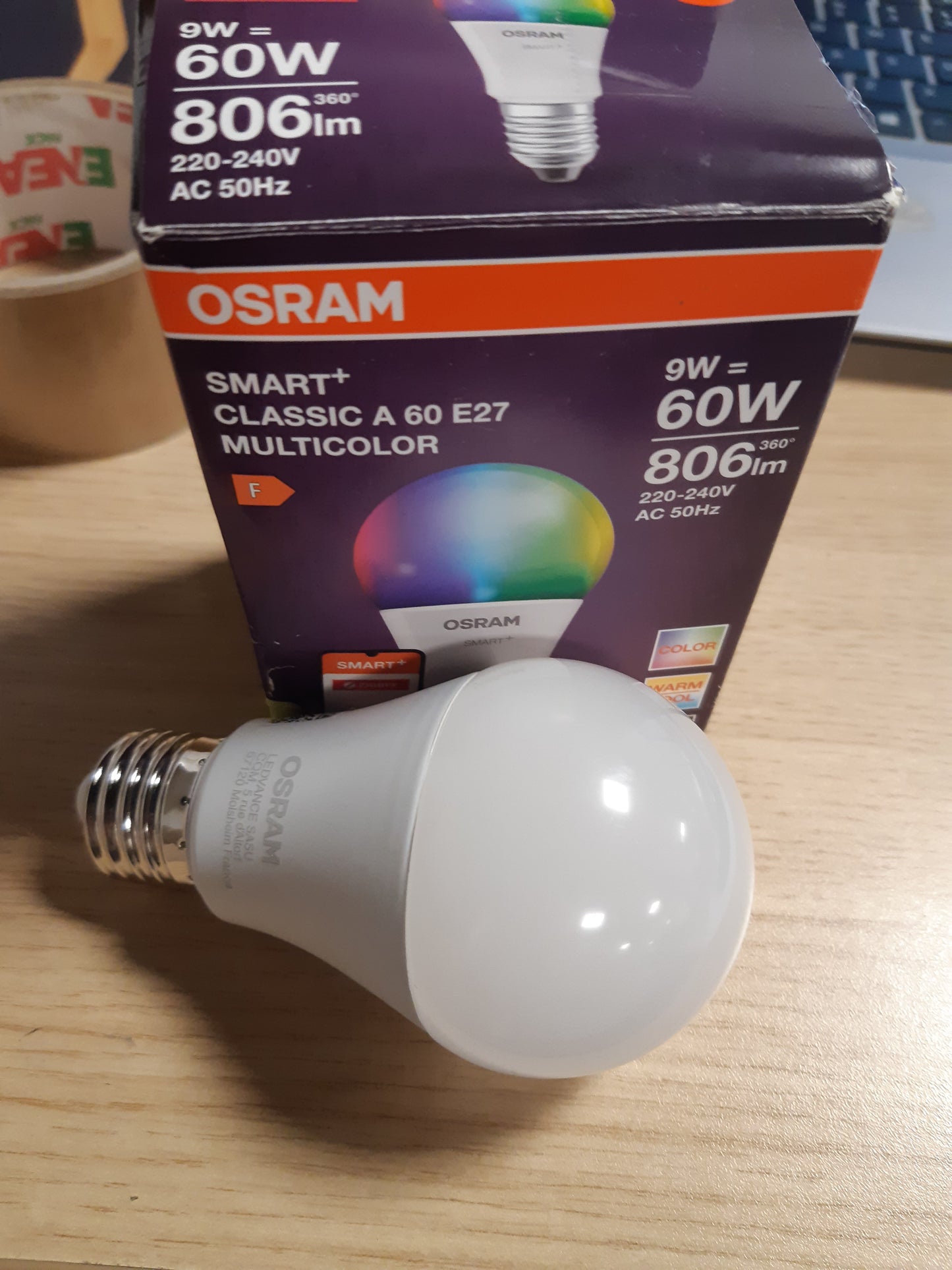 141736 - SMART+ MATTER – Llambë klasike A60 9W E27 me ngjyra të shumëfishta.