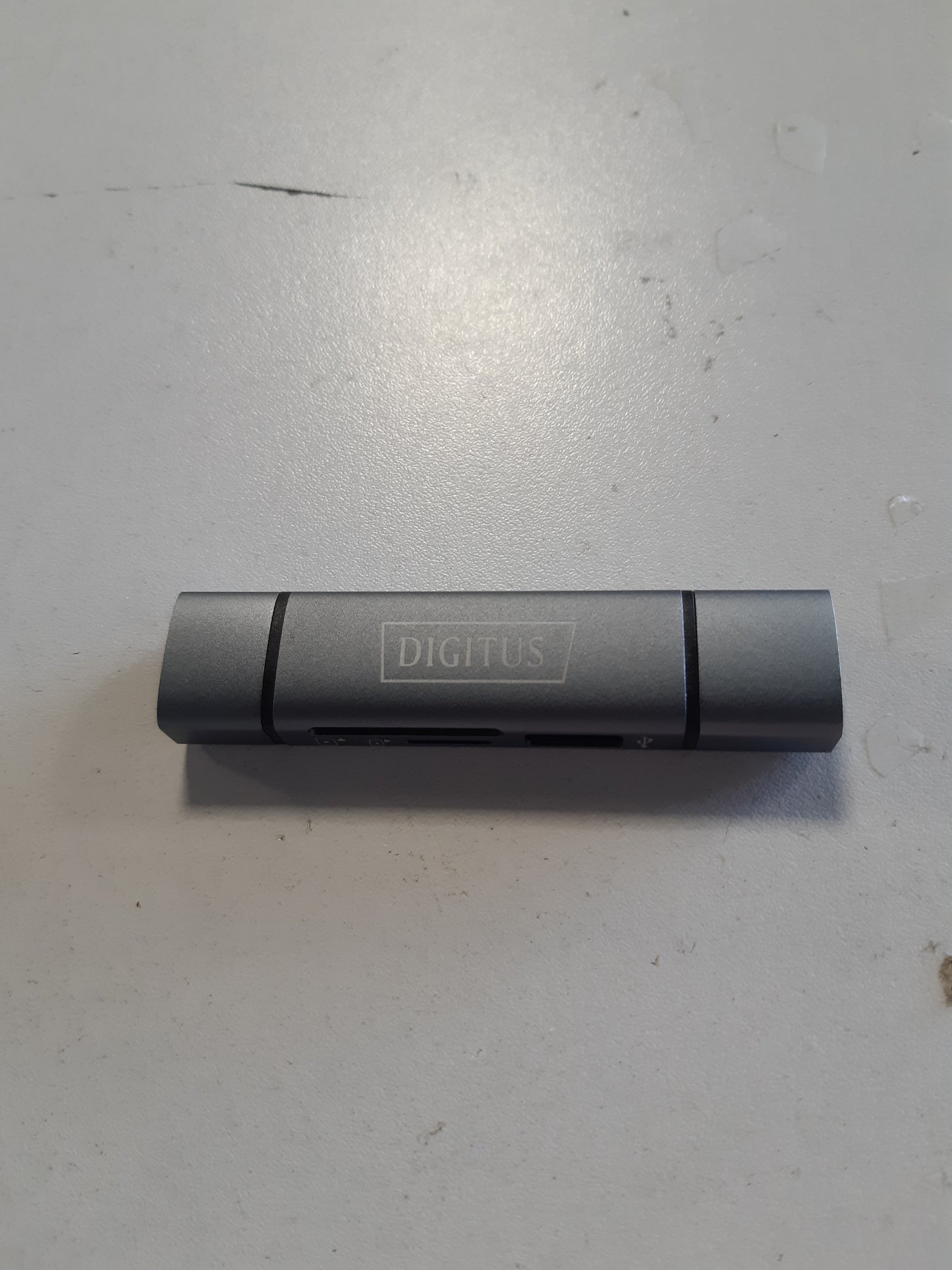 268816 - DIGITUS Lexues Kartash me Dy Hub - USB-A dhe USB-C - Lexues Kartash SD dhe Micro-SD - Hub USB 3.0 me 1 Portë - Gri