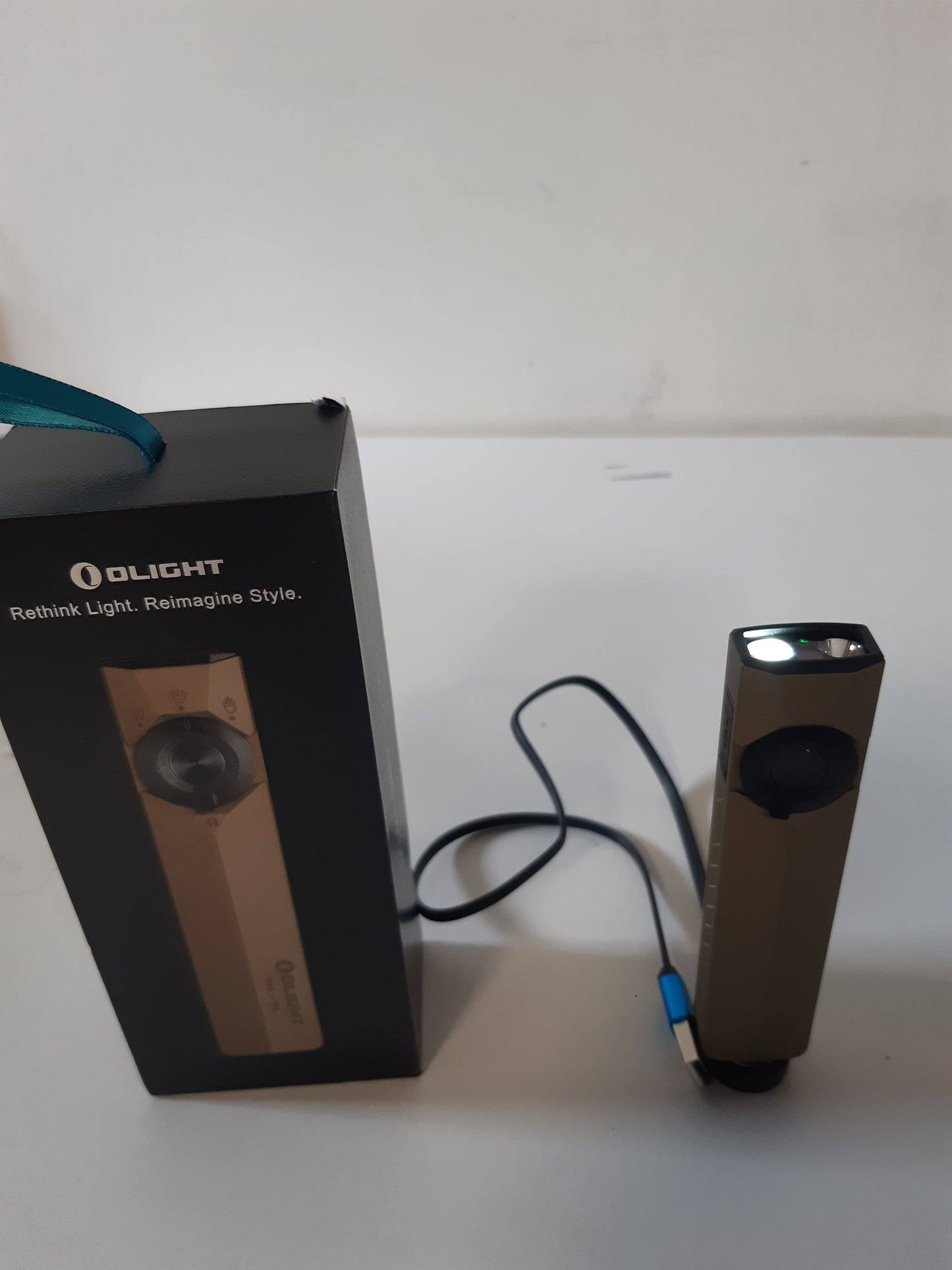 OLIGHT Dritë dore e rikarikueshme ArkPro Ultra 1,700 Lumen, 4-në-1, dritë e pastër, dritë UV, dritë jeshile, perfekte për inspektime