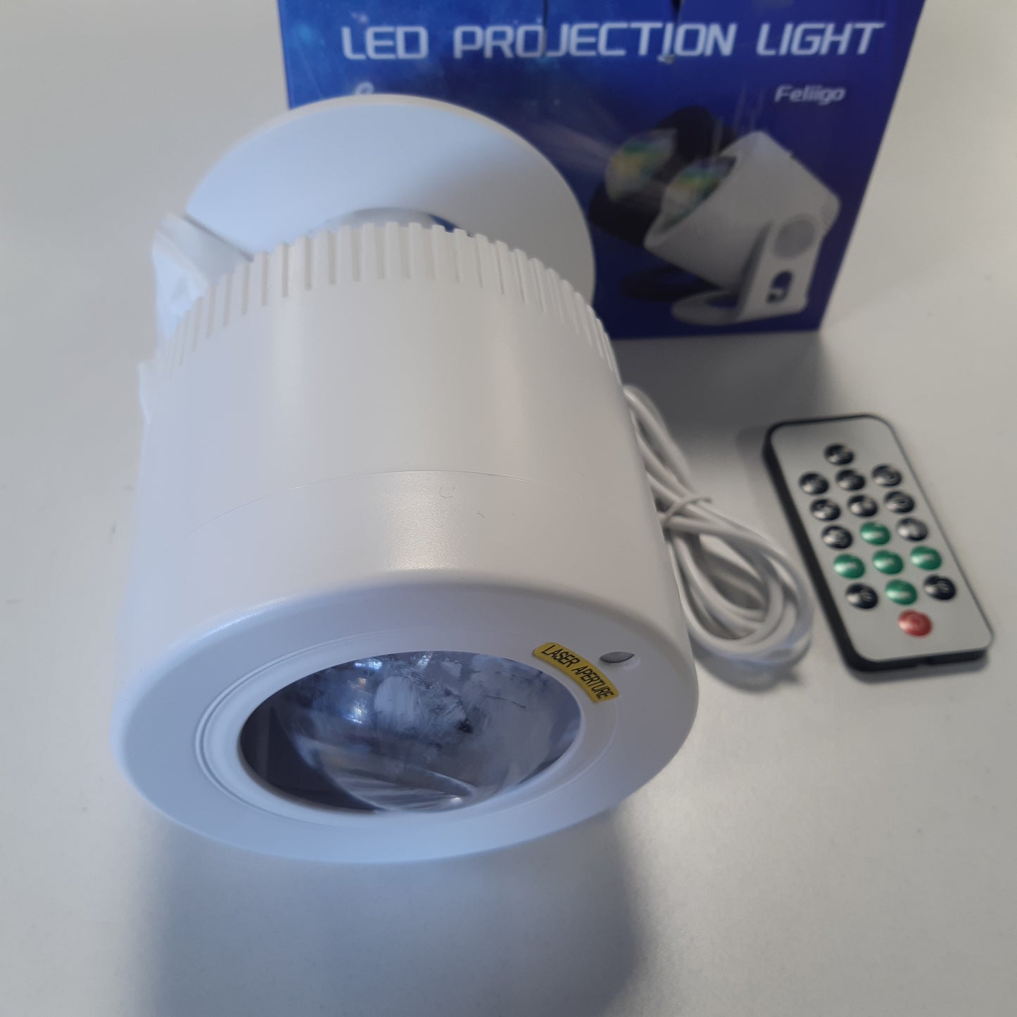 257783 - PROJEKTOR QIELLI ME YJE, LED AURORA BOREALIS, I RREGULLUESHËM 180°, 33 KOMBINIME MJEGULLNAJASH ME MUZIKË BLUETOOTH, KOHËMATËS DHE TELEKOMANDË, PËR DEKORIM DHOME/FESTE/KINEMA NË SHTËPI, I BARDHË