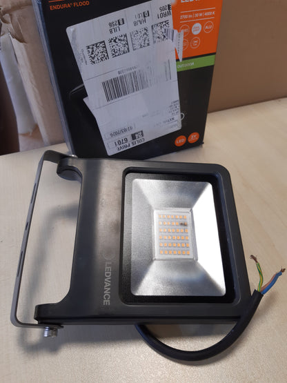 256171 - LEDVANCE LED PROZHEKTORË, DRIJTË PËR APLIKIME NË NATYRË, E BARDHË E FTOHTË, ENDURA FLOOD GRI E ERRËT 4058075206700