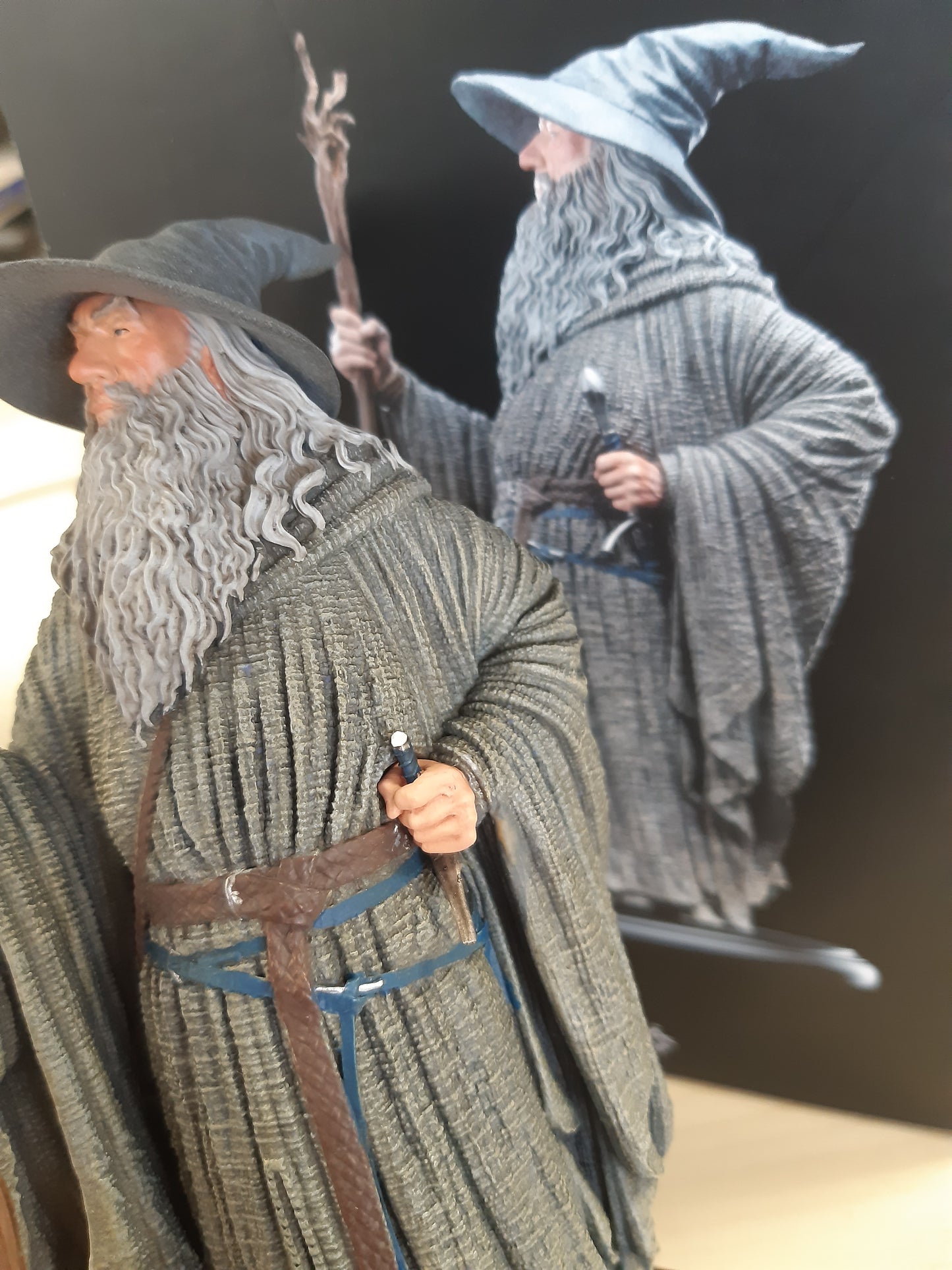 208037 - WETA WORKSHOP Mini Statuja e Zotit të Unazave, Gandalf i Hiri, 19 cm
