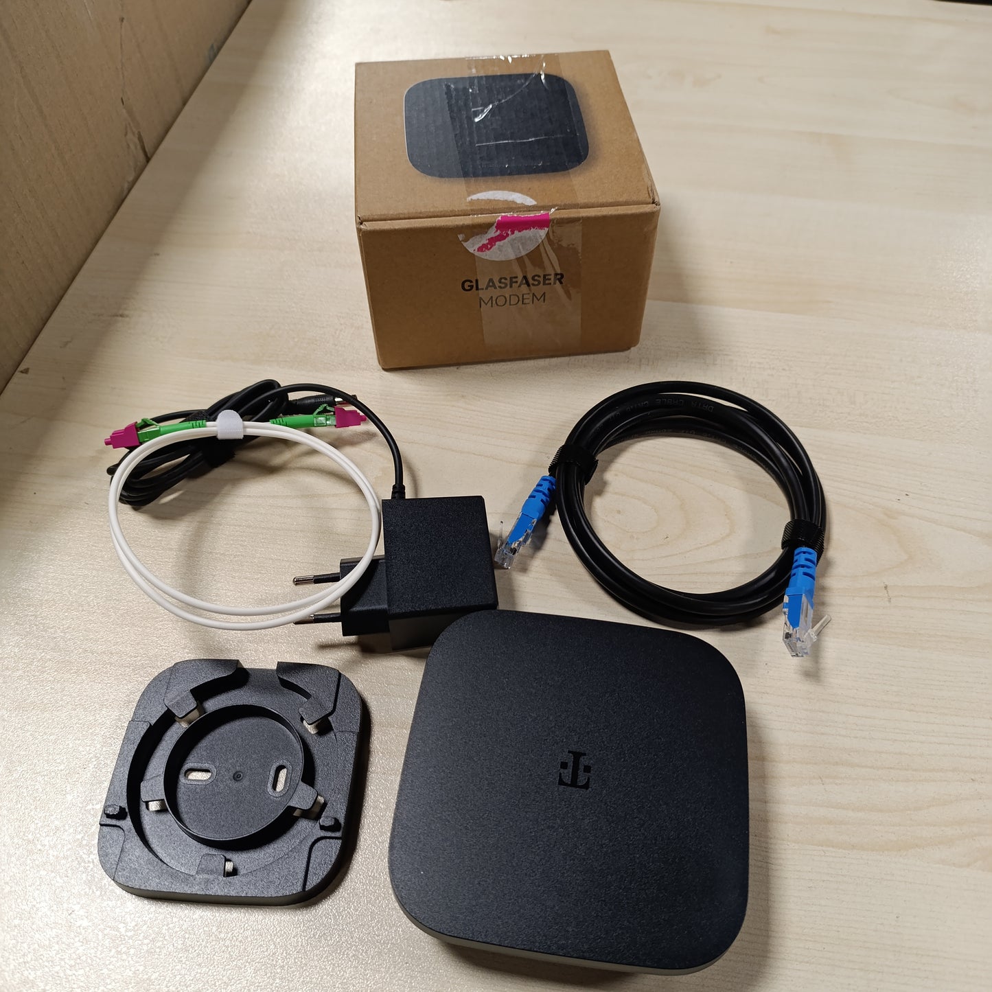 268198 - TELEKOM Modem Fibër Optike 2b i Zi, deri në 2 Gbit/s, lidhje Ethernet Gf-TA