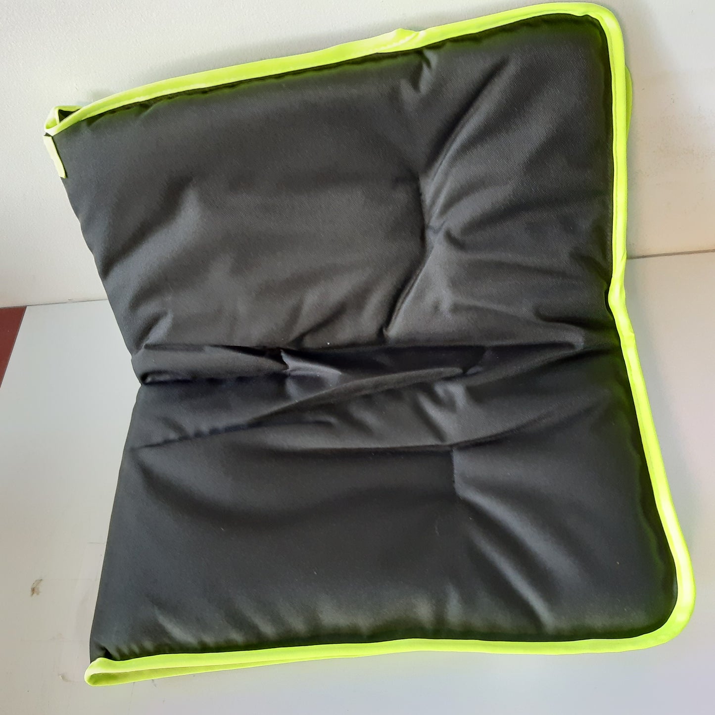 227134 - FERPLAST Jastëk për qen Jolly 85, i papërshkueshëm nga uji, i zi, 83x50 cm
