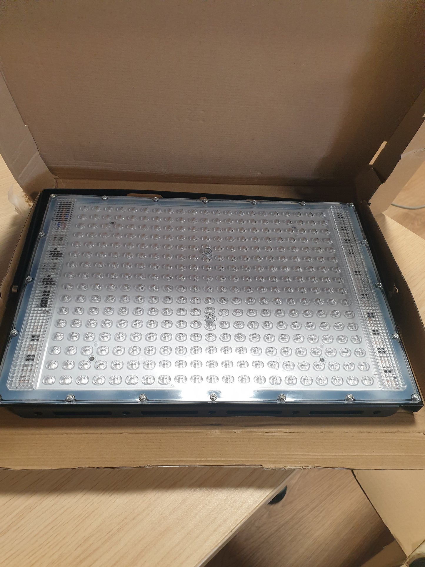 214814 - MEEKBOS Projektor 300W UV LED, Dritë e Zezë 395nm, IP65 Rezistent ndaj UV