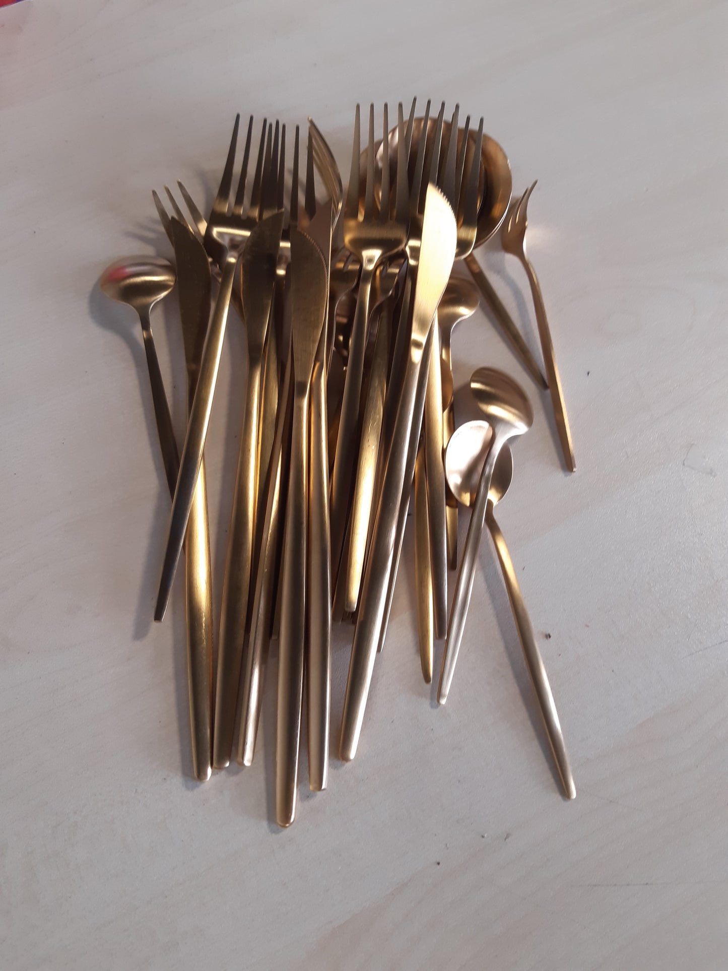 222627 - BESTDIN Set takëmesh Matte Gold, 30 copë, për 6 persona, çelik inox, i përshtatshëm për lavastovilje