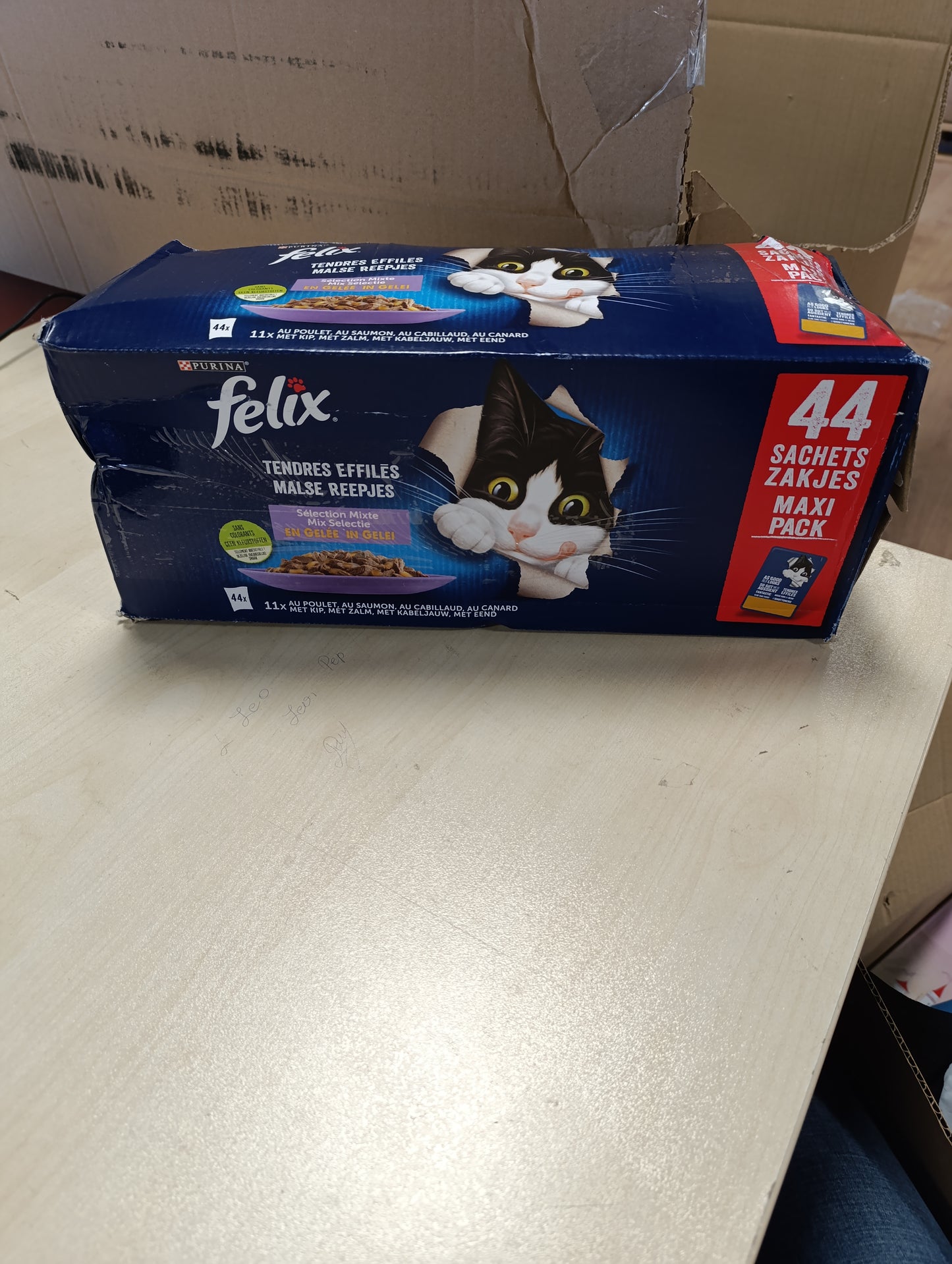 215190 - FELIX Karamele të grira Tender në pelte, Përzgjedhje e përzier 44x85g