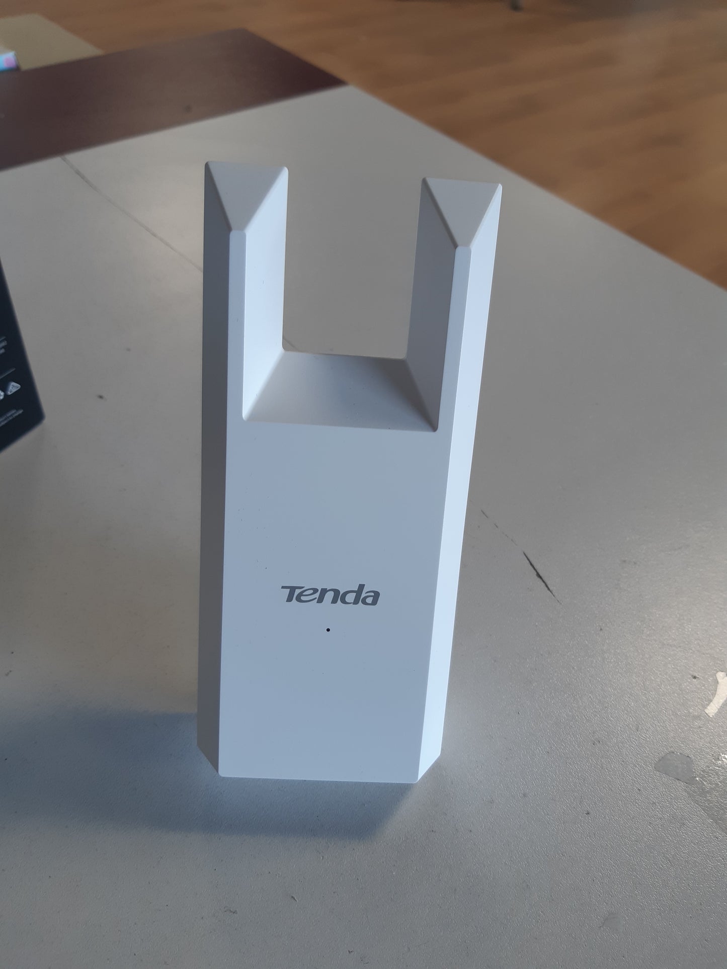 268978 - TENDA WLAN AMPLIFIKATOR REPEATER R10, 300 Mbps, port Ethernet, mbulim deri në 120 m², WPS, modalitet AP, tregues inteligjent LED, i pajtueshëm me Fritz!Box