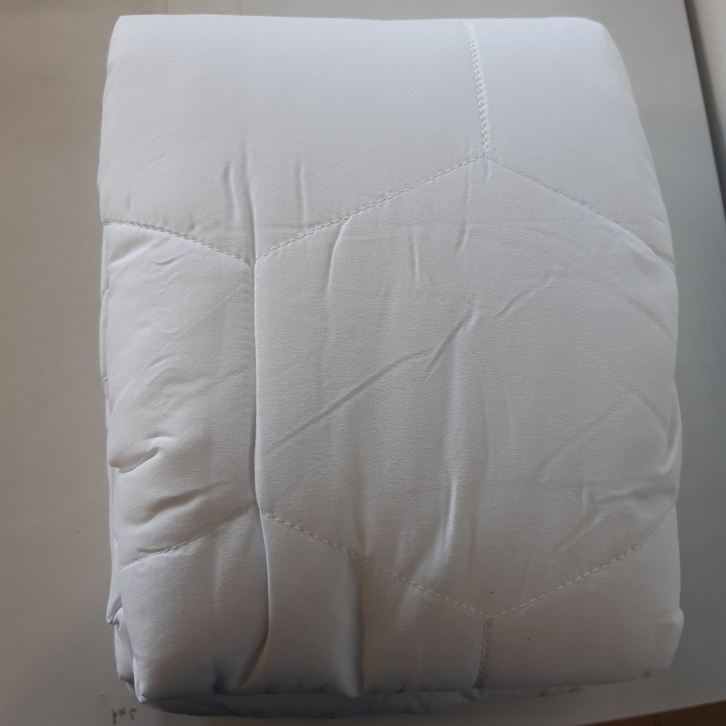 256258 - LOOMERIG Mbulesë dysheku Premium prej mikrofibre 4 inç/10 cm për krevat kingsize – Mbulesë dysheku e butë dhe e butë me qepje në kuti për rehati të shtuar (King - 150x200 cm)