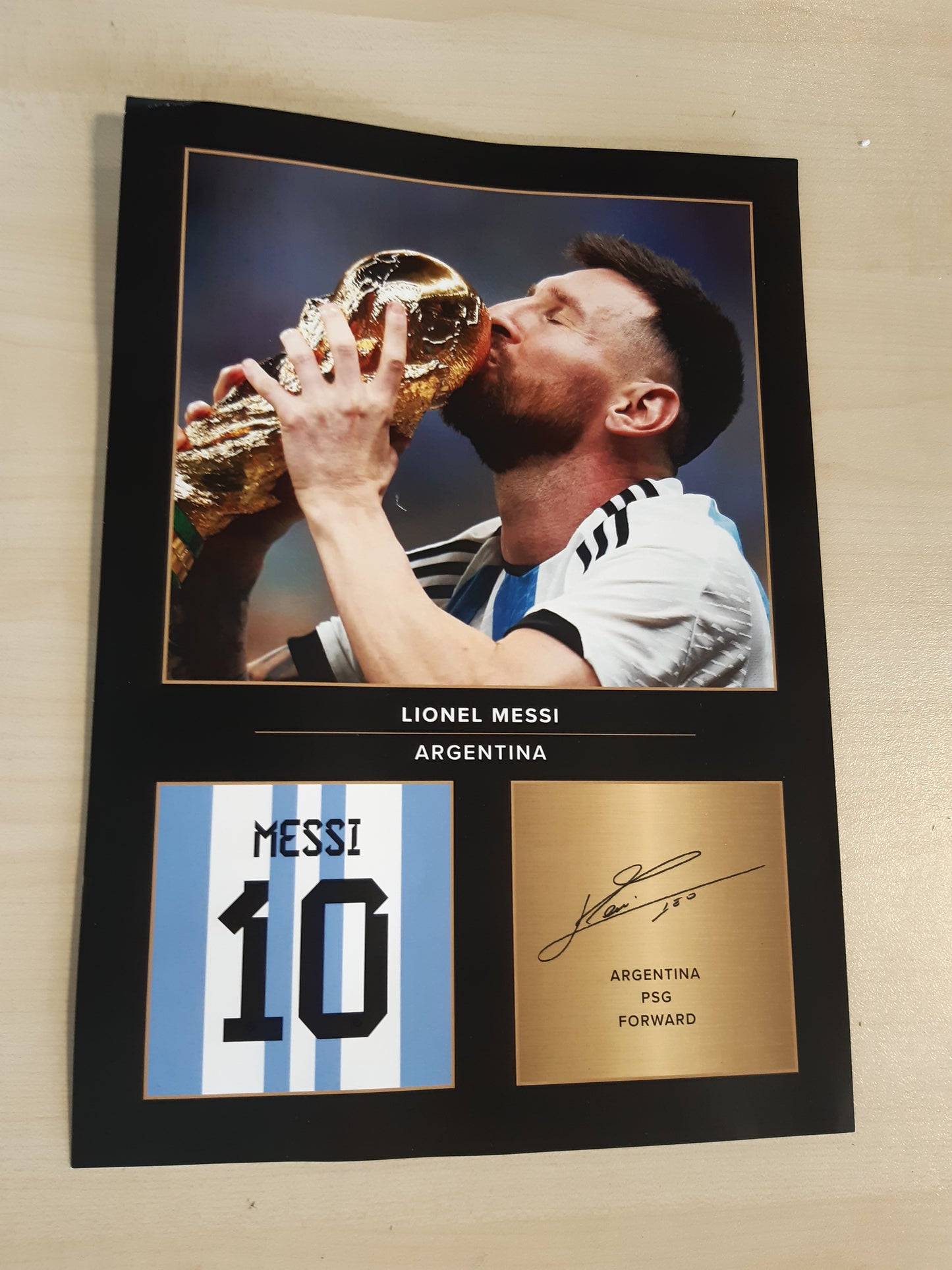 242094 - Printim fotografik ikonash me Kupën e Botës Lionel Messi, A4, firmë e riprodhuar dixhitalisht, dhuratë për futbollistin/tifozin e futbollit, pa kornizë, poster i Argjentinës