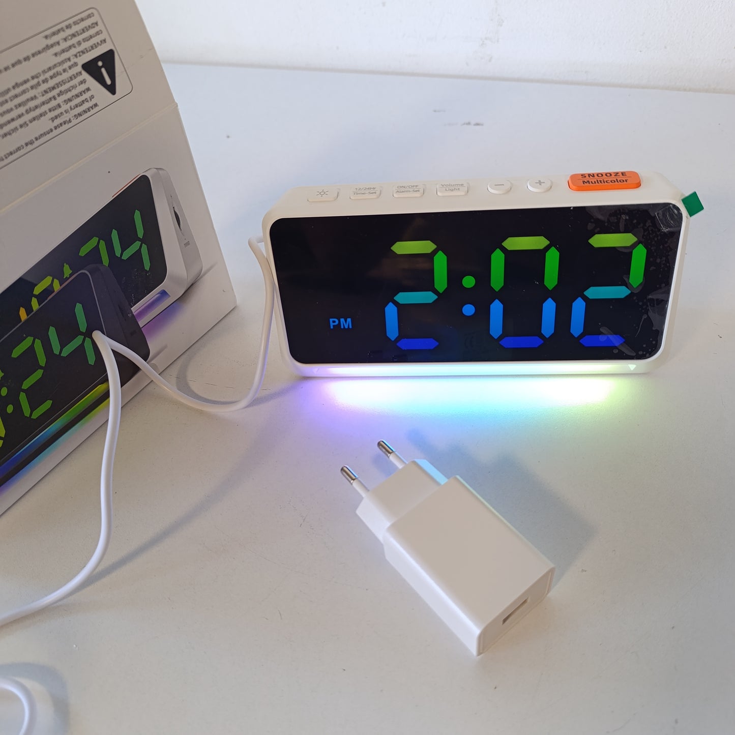 215389 - YSYYEY Orë alarmi dixhitale me ekran LED RGB, alarm shumë i lartë (95dB) për ata që flenë thellë, orë alarmi pranë shtratit me prizë dhe dritë nate, portë karikimi USB dhe shkëlqim i rregullueshëm