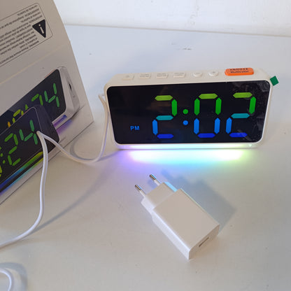 215389 - YSYYEY Orë alarmi dixhitale me ekran LED RGB, alarm shumë i lartë (95dB) për ata që flenë thellë, orë alarmi pranë shtratit me prizë dhe dritë nate, portë karikimi USB dhe shkëlqim i rregullueshëm