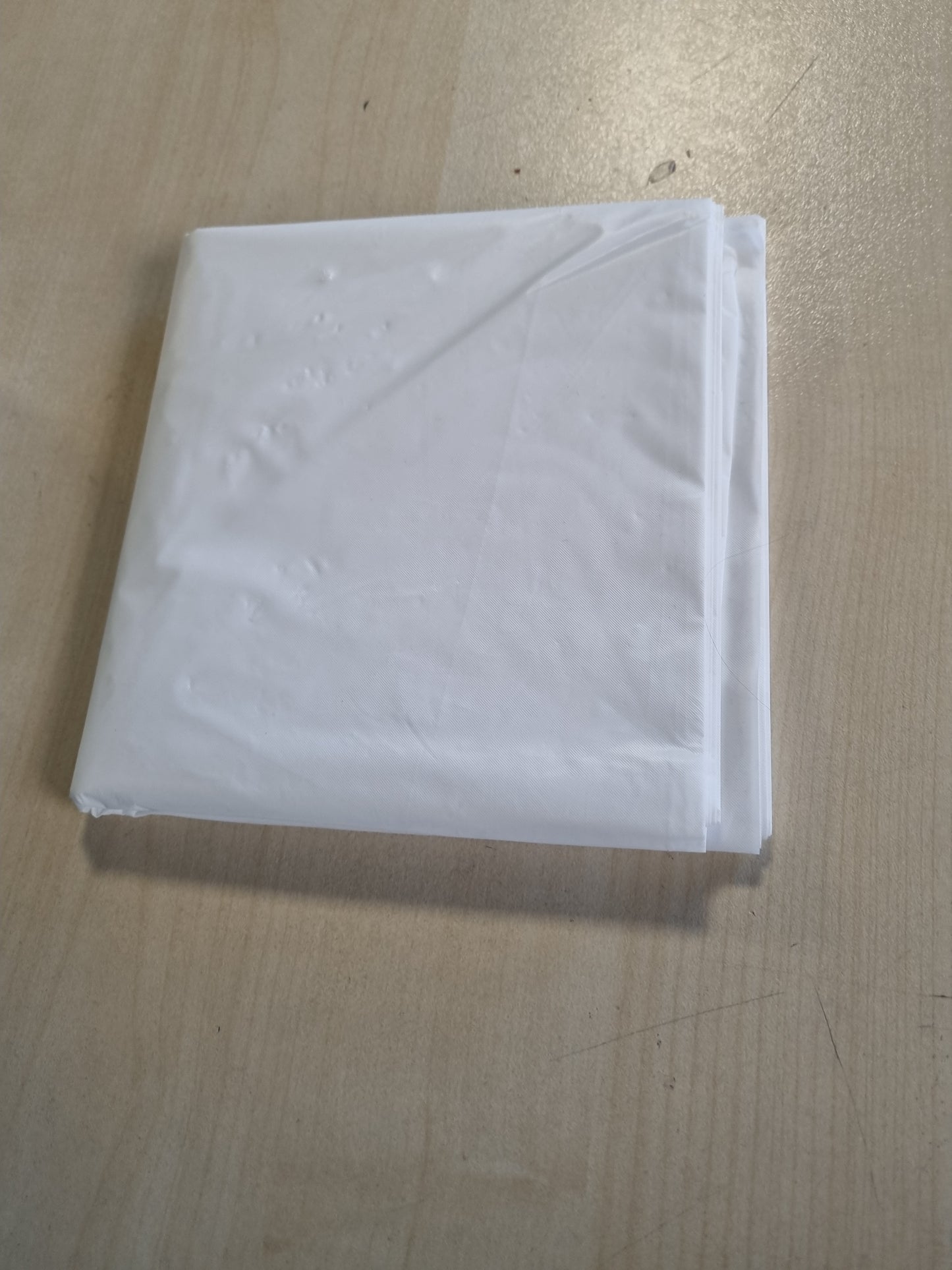220632 - PLULON Mbulesë tavoline plastike, 2 pjesë, e bardhë, 137 x 274 cm, drejtkëndëshe, për festa dhe dekorim tavoline