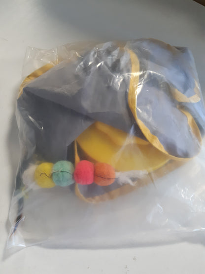209759 - KERBL PET Lodër 2-në-1 Kap Bishtin për Mace, Pupla Mustaqe Puplash, Material Najlon, Madhësia 70x53x5cm, Ngjyrë e Verdha dhe Gri, Funksion Mbylljeje Automatike, Nuk Rrëshqit