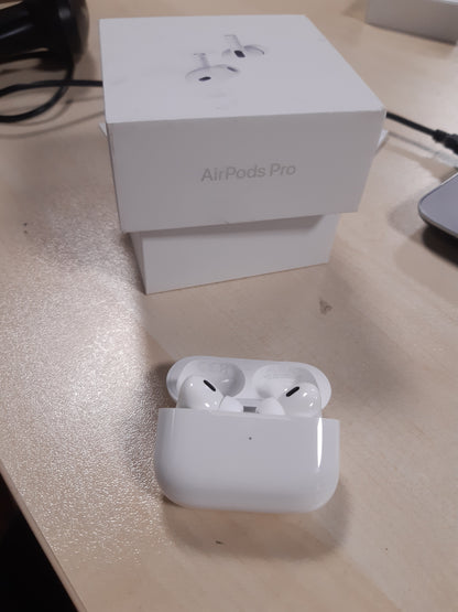 127258 - APPLE AirPods Pro (Gjenerata e 2-të) me Mbulesë MagSafe, Modeli: MTJV3ZM/A