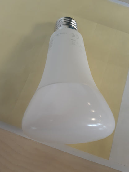 261221 - PHILIPS Hue White E27, pako e vetme, 1600lm, dritë e bardhë e ngrohtë, e errësueshme, kontrollueshme me aplikacionin, e pajtueshme me Amazon Alexa