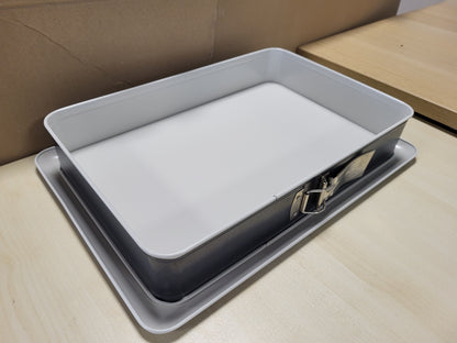 255786 - DR. OETKER Tavë drejtkëndëshe me formë pranvere 38 cm, bazë e papërshkueshme nga rrjedhjet, rezistente ndaj nxehtësisë deri në 230°C