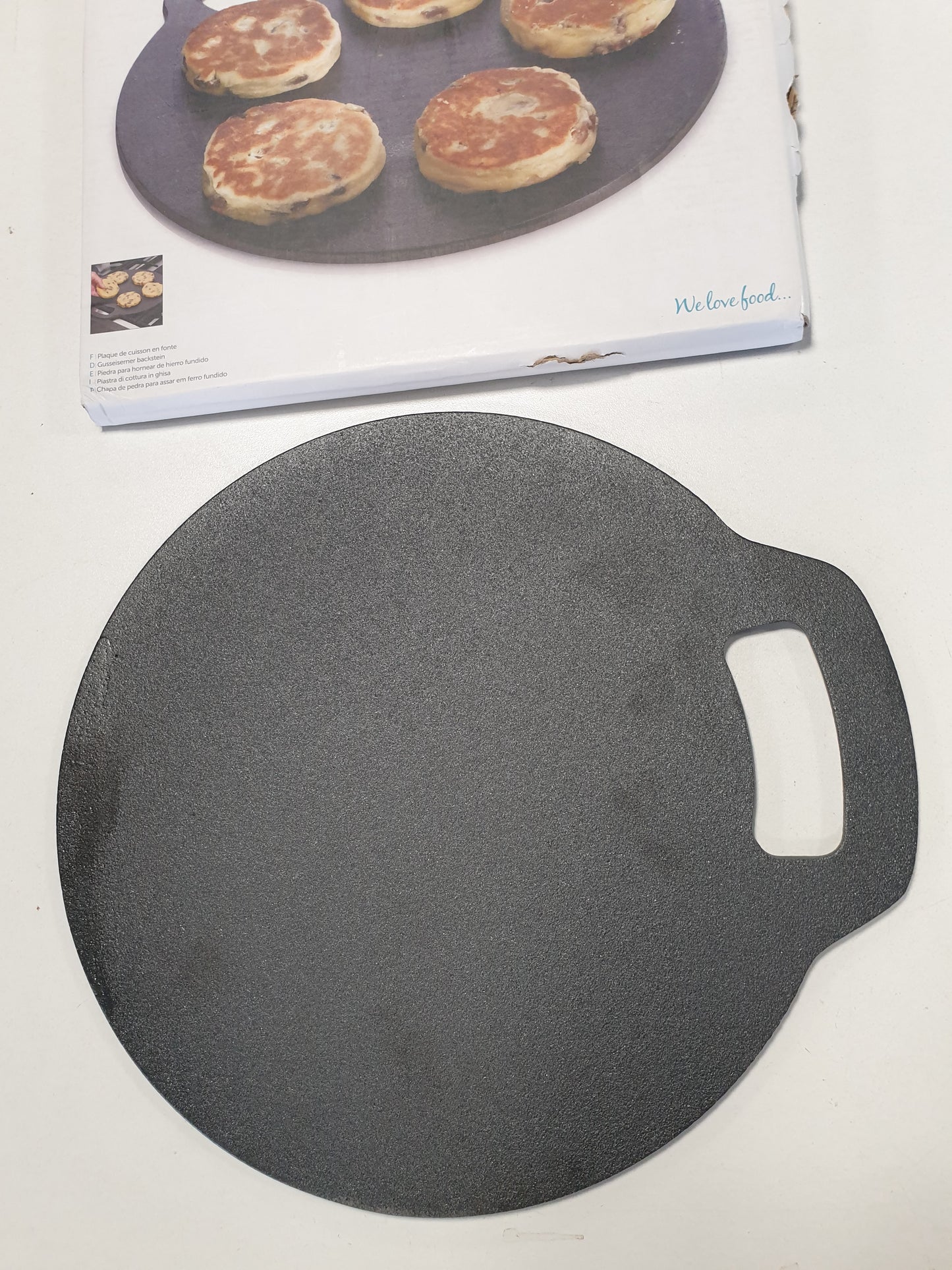 255787 - KITCHENCRAFT Gur pjekjeje prej gize të rrumbullakët, 27 cm (10.5")
