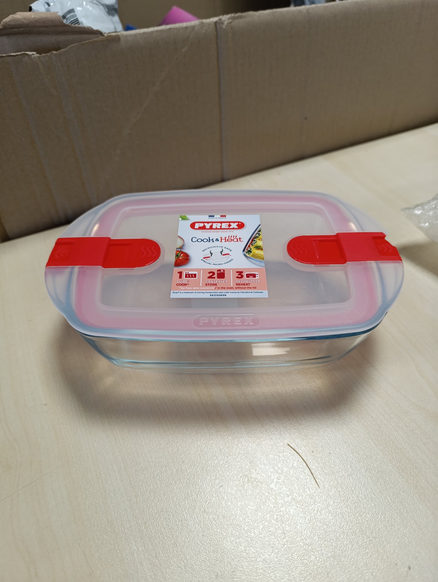219694 - PYREX ENË QELQI DREJTKËNDËSHE 23 X 15 X 7 CM ME KAPAK HERMETIK PËR MIKROVALË