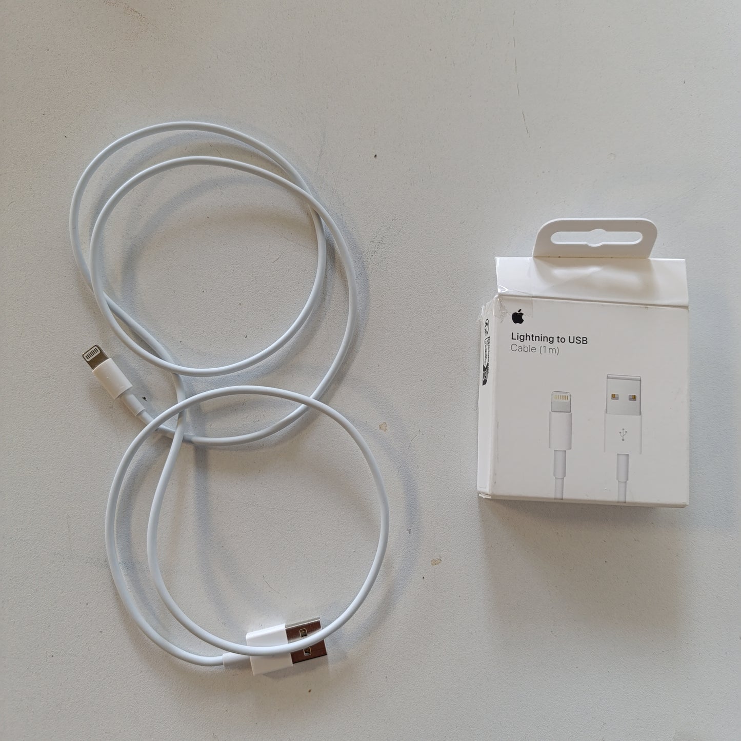 268671 - APPLE Kabllo Lightning në USB (1 m)
