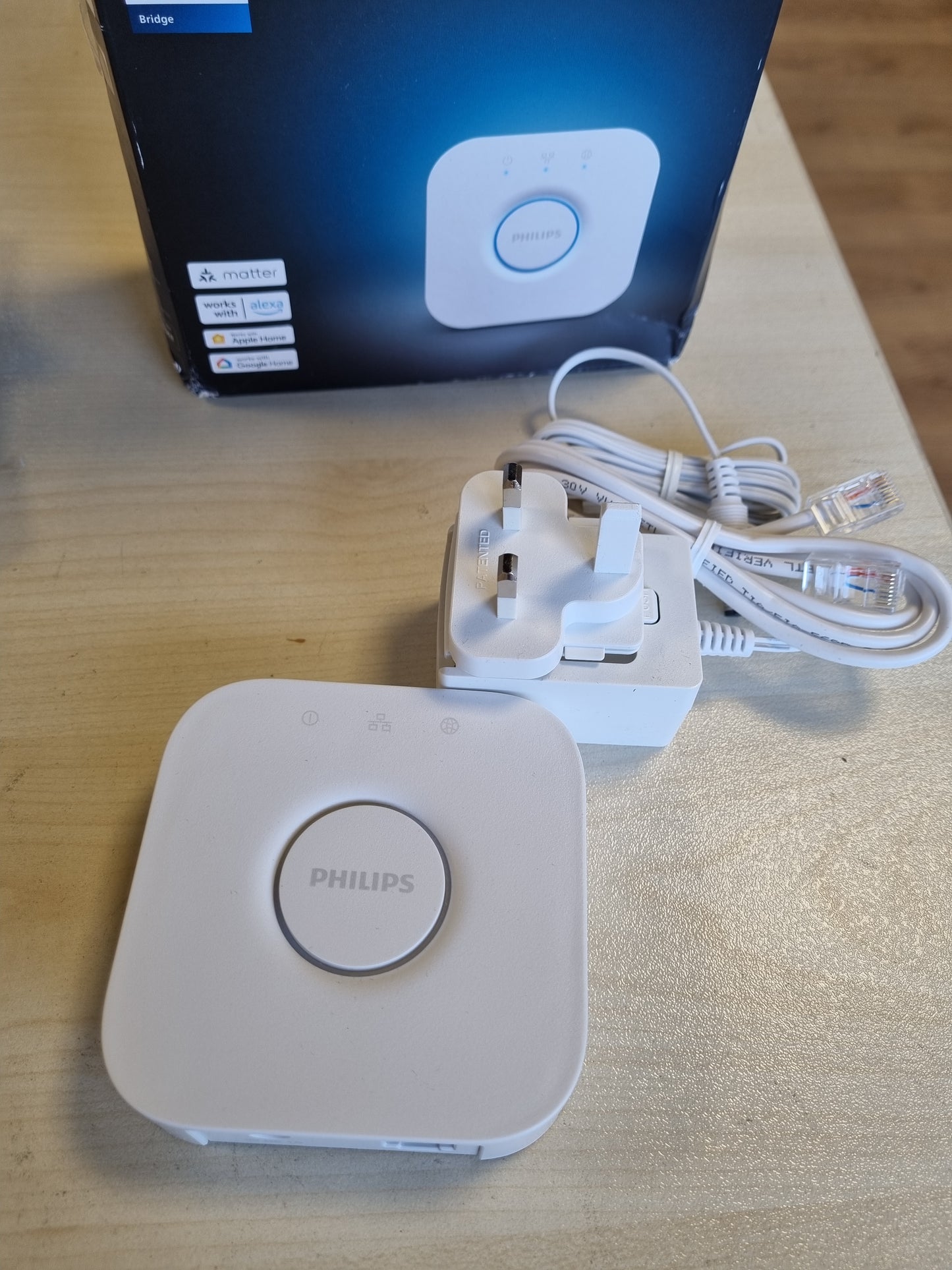 235188 - PHILIPS Hue Bridge, Automatizimi inteligjent i shtëpisë, Funksionon me Alexa, Google Assistant dhe Apple Homekit