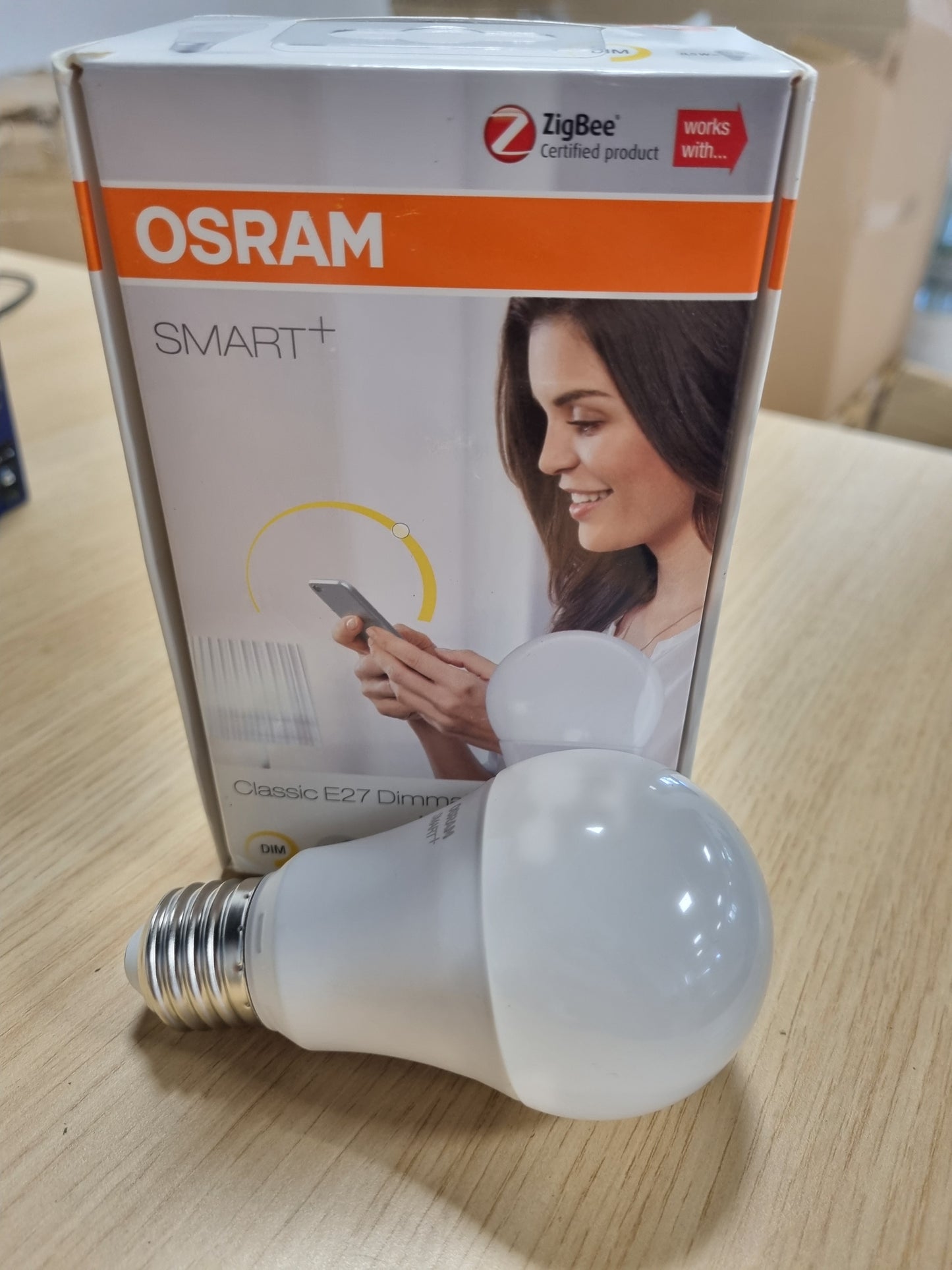 168501 - OSRAM SMART+ E27, Llambë LED ZigBee, Bardhë Ngrohtë, Me Errësues, e Përputhshme me Echo Plus dhe Echo Show (Gjenerata 2)