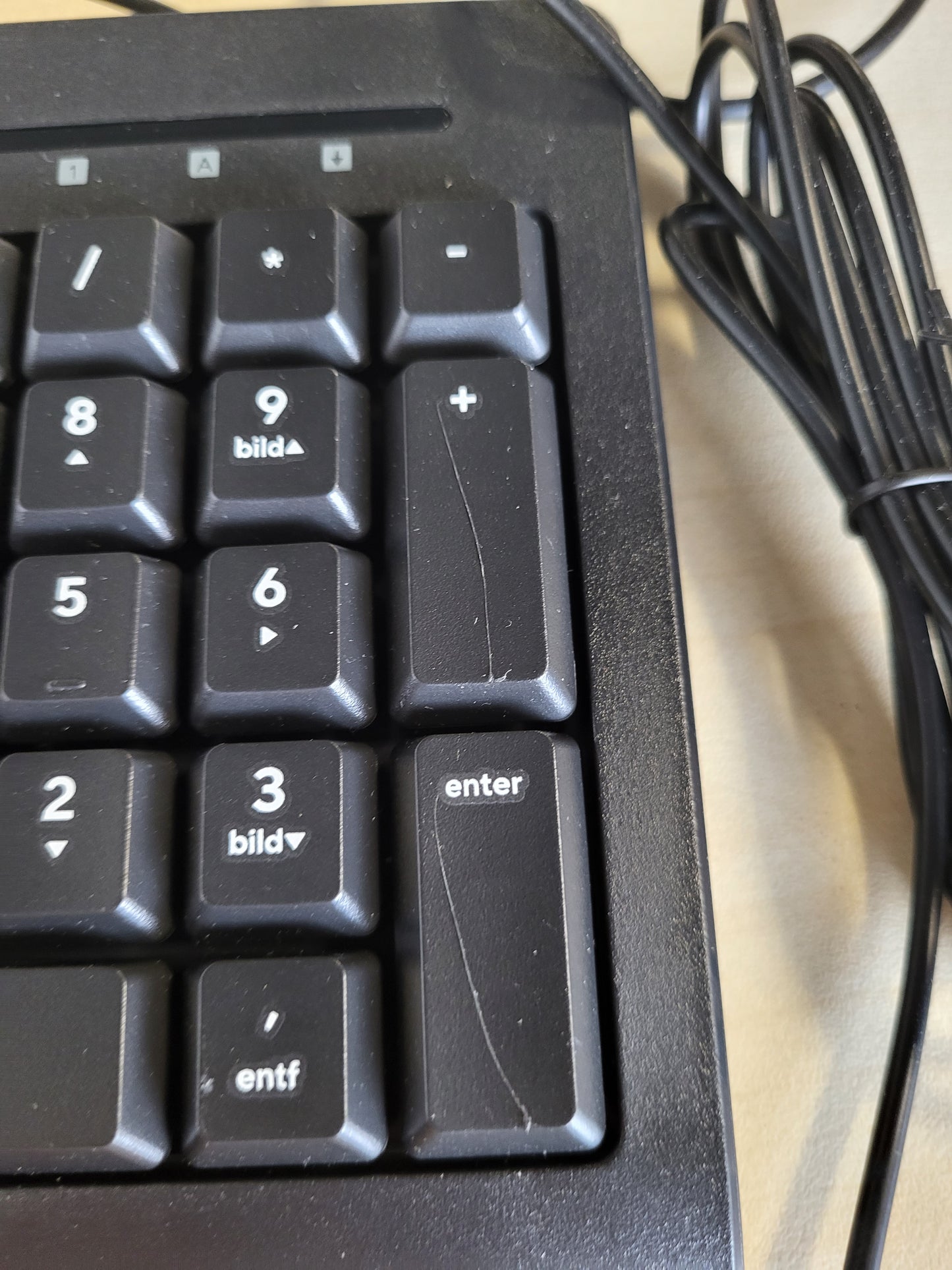 269153 - TRUST Tastierë me tela Taro, Paraqitje gjermane QWERTZ, Lidhje USB, Gjatësi kablloje 1.8 m, Rezistent ndaj spërkatjeve, E zezë