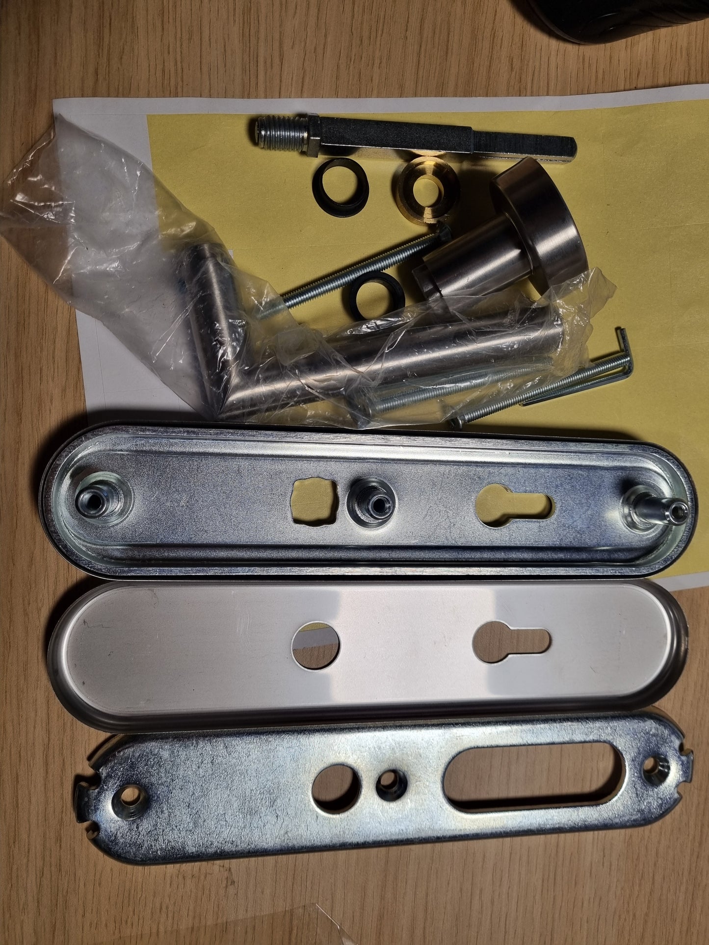 164320 - ALPERTEC Moskau-II 88020510 - Dorezë Dere prej Çeliku Inox me Rozetë