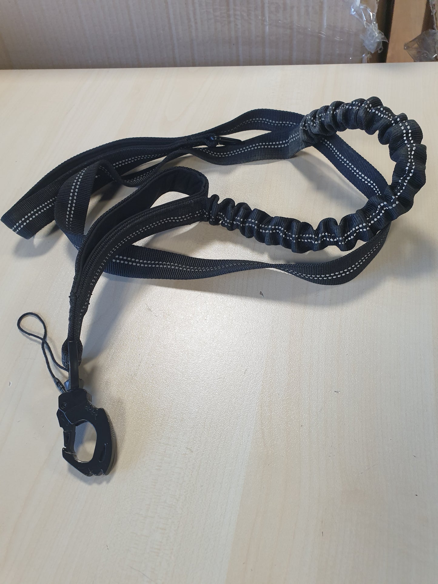 240898 - ONETIGRIS Lidhëse për Qen 152cm-188cm, me Dizajn Bungee Jumping, Kapëse Metalike në Formë Dhëmbi Tigri, 2 Mbajtëse të Buta, Lidhëse Reflektuese Najloni për Qen, e Zezë