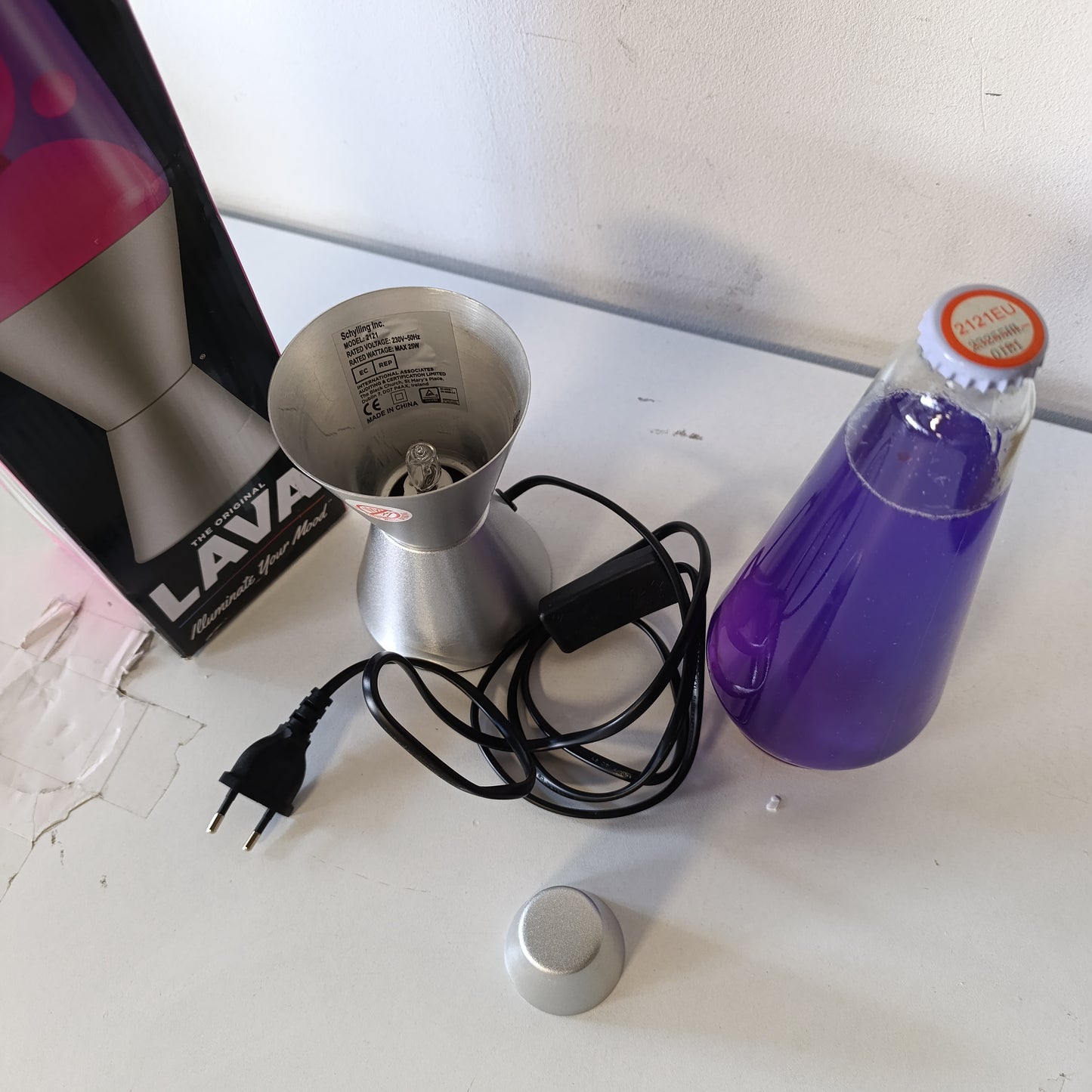 195728 - LAVA® - Llambë Lave Origjinale 2121 me Dyllë Rozë dhe Lëng Vjollcë, Bazë dhe Kapak nga Argjend, Madhësi 14.5 inç