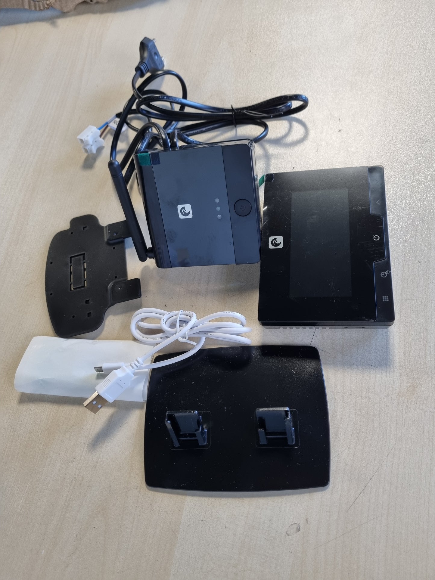 213117 - GARZA Termostat inteligjent pa tel WiFi për ngrohje, i programueshëm, me ekran me prekje, 2.4 GHz