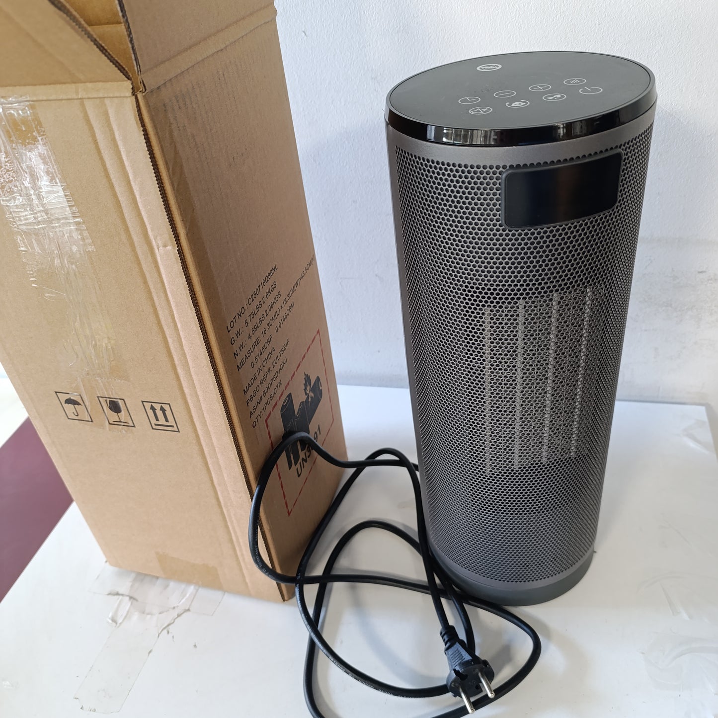 213414 - AMAZON BASICS Ngrohës elektrik qeramik me teknologji PTC, 1800W, lëkundje 70°, 40 cm, gri