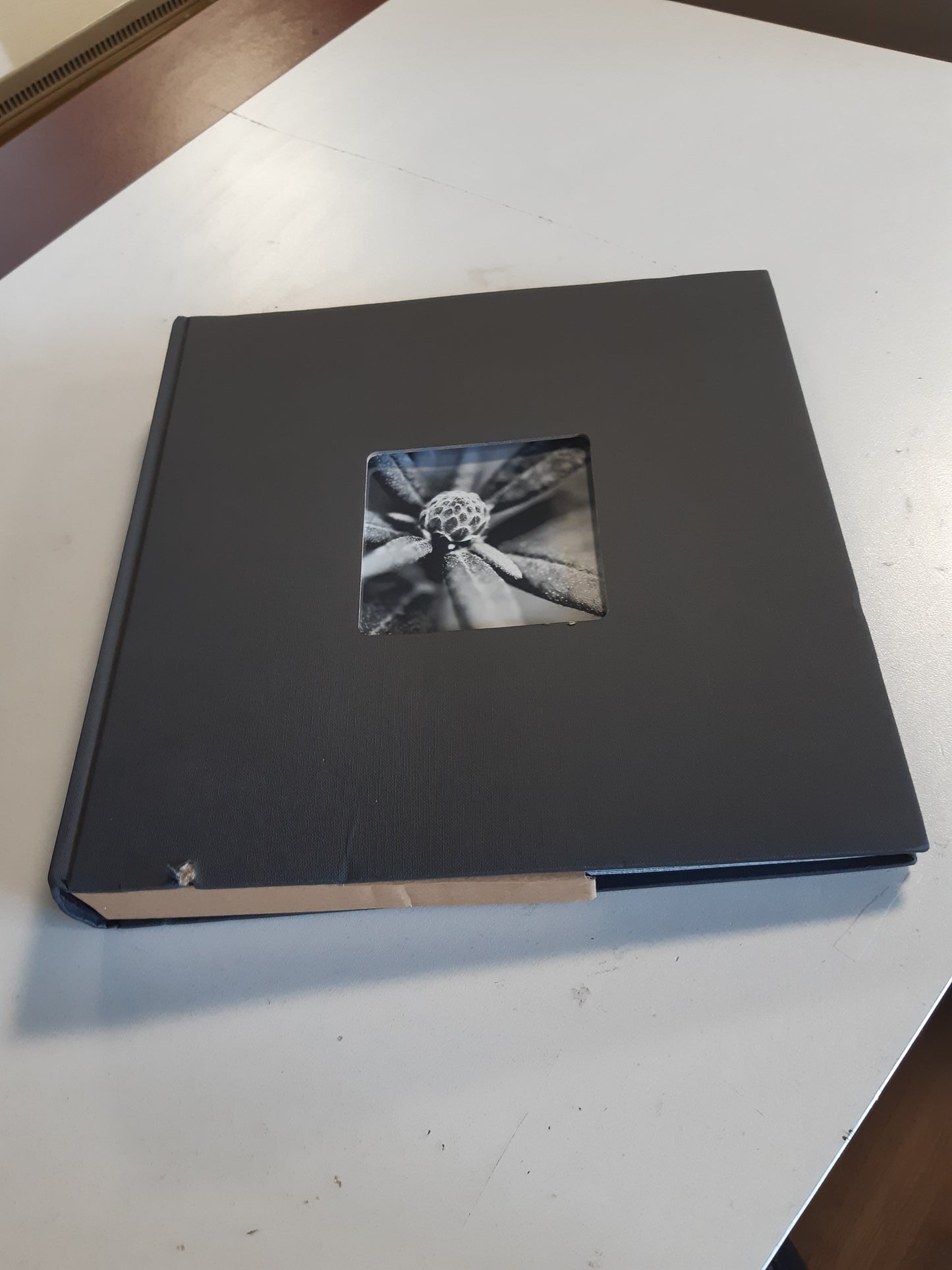 256628 - Hama Album Fotosh Jumbo 30x30 cm, Libër fotografish me 100 faqe të zeza, album për 400 foto për dizajn dhe ngjitje personale, i zi