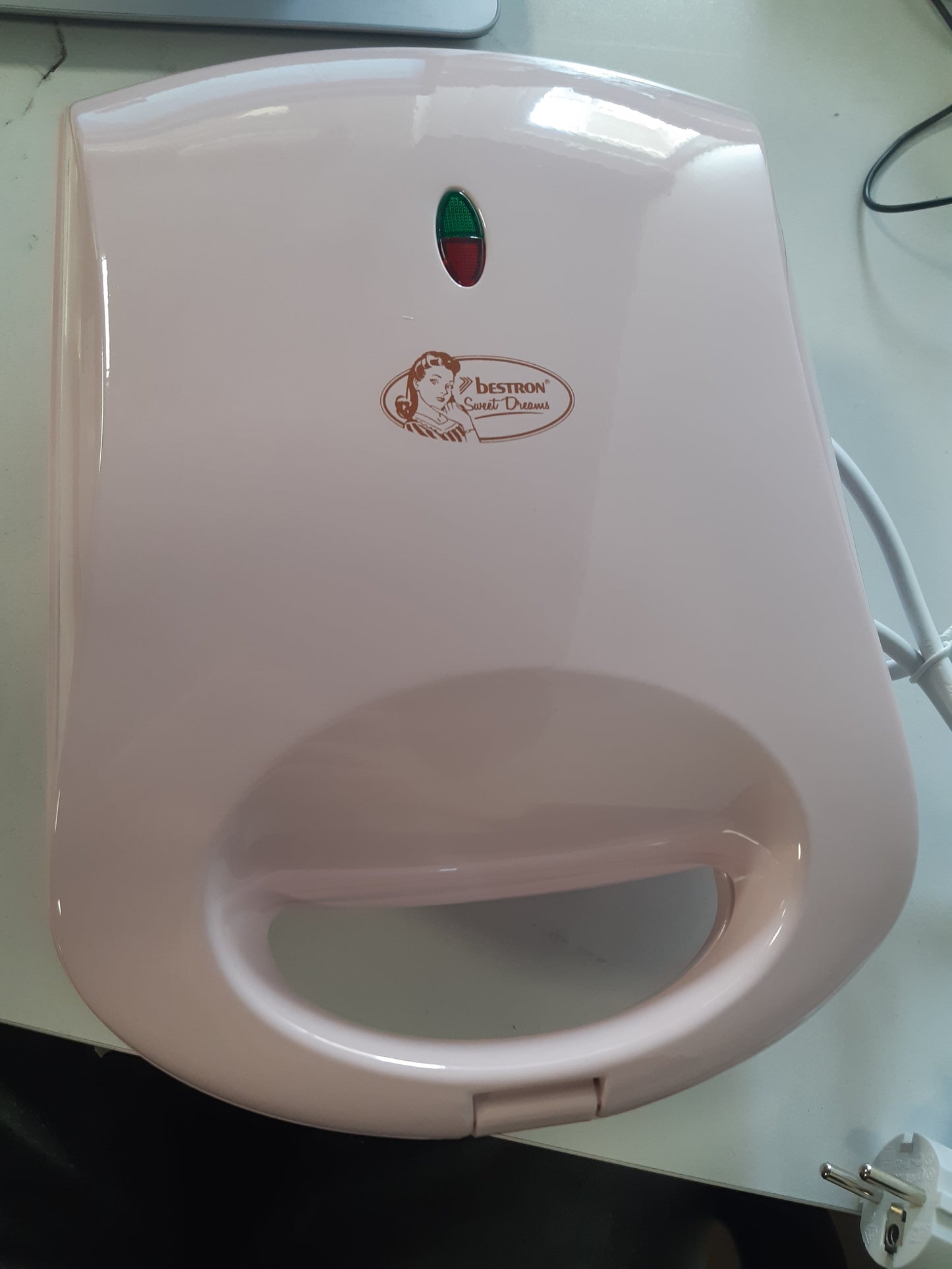 162528 - BESTRON Mjekër për Vafla në Formë Zemre, Shtresë Jo-Ngjitëse, 780 Watt, Ngjyra Rozë, Dizajn Retro