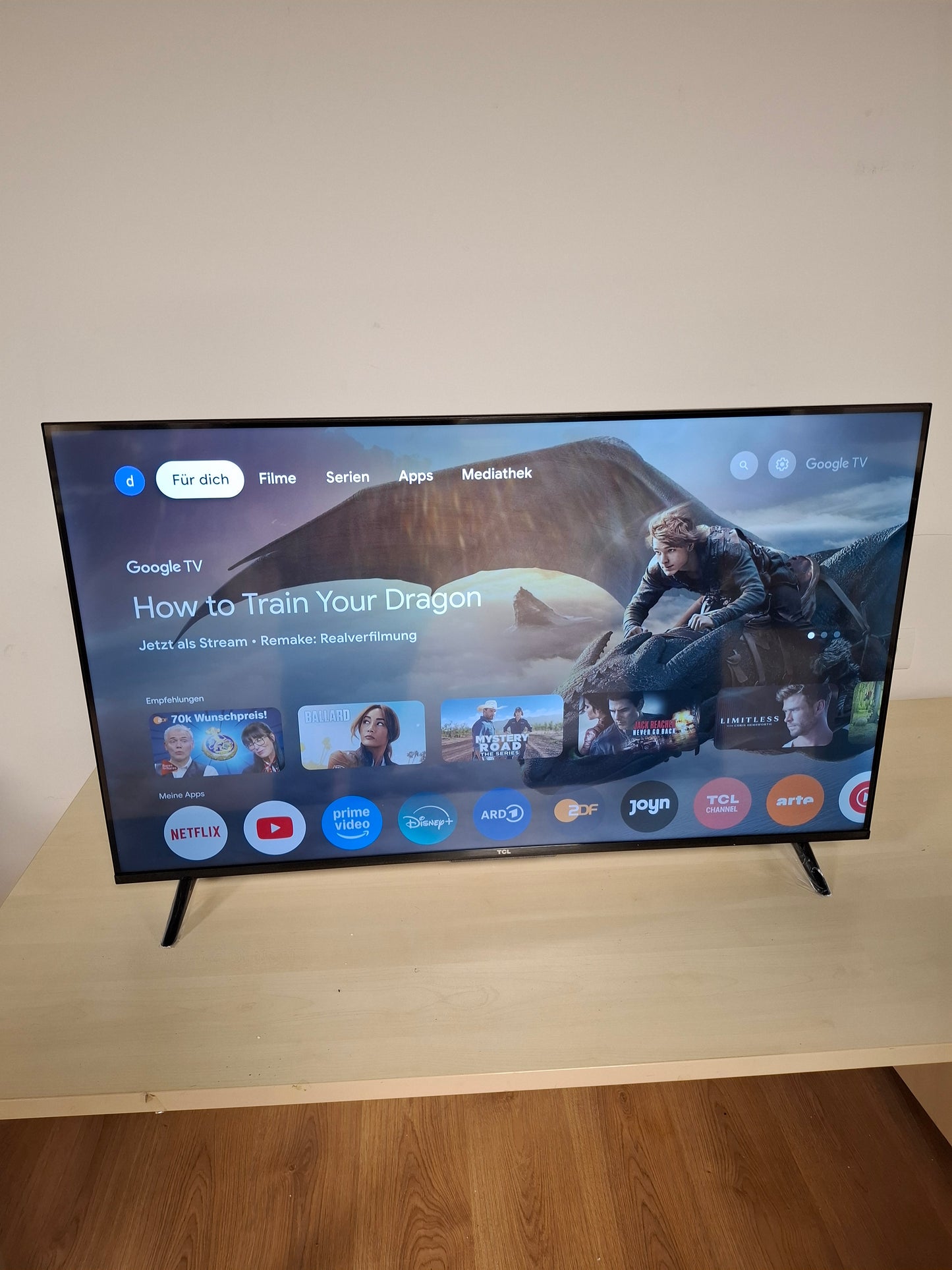 123422 - TCL - TV Smart LED 43V6C, 43, 4K UHD, HDR4K, Google TV me Panel të Lakuar, Dolby Audio, Motion Clarity, i Pajtueshëm me Google Assistant dhe Alexa