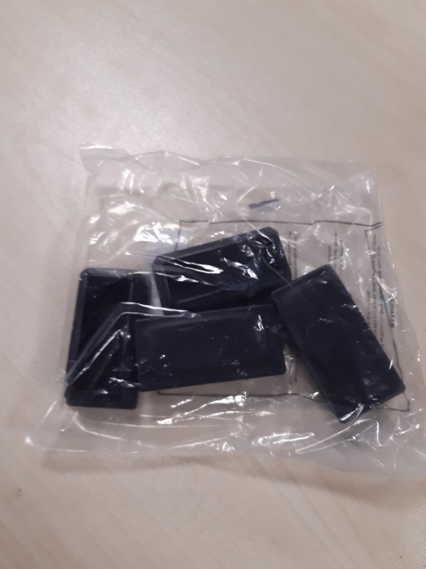 203025 - SKIR'CO (4 copë) Kapakë Fundi Drejtkëndëshe Plastike 40 x 80 mm, Kapakë Futje Tubi, për Shtyllat e Gardhit, Ngjyra e Zezë RAL 9005