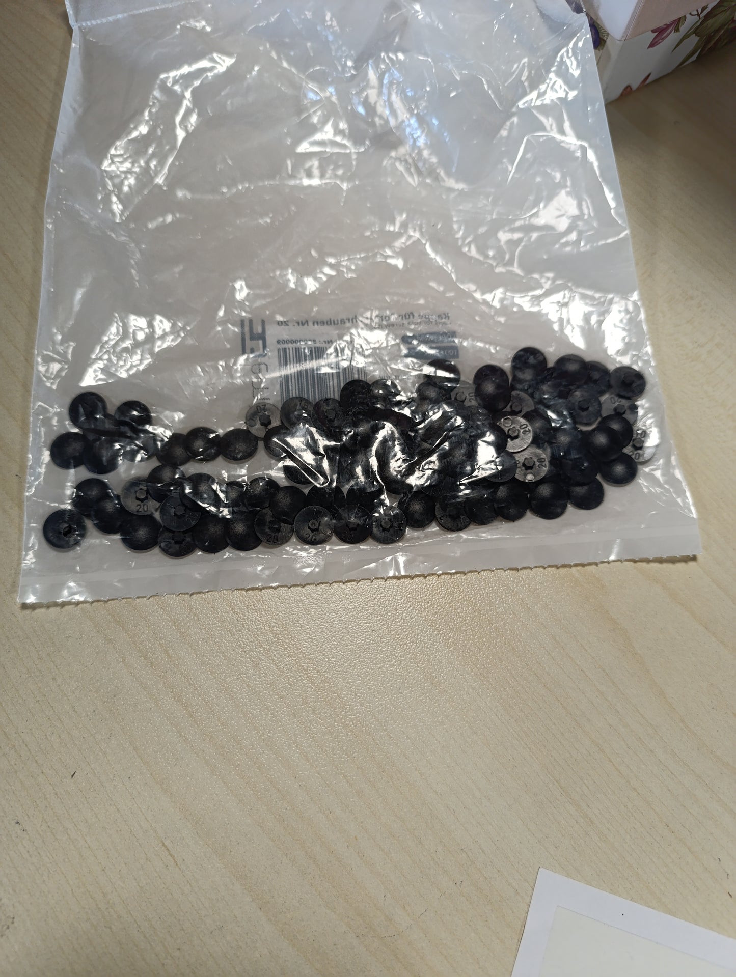 248830 - EMICO KAPAKË PËR VIDA TORX T20 - Të zeza, 100 copë, LDPE fleksibël, Pa mbetje, fiksim të saktë
