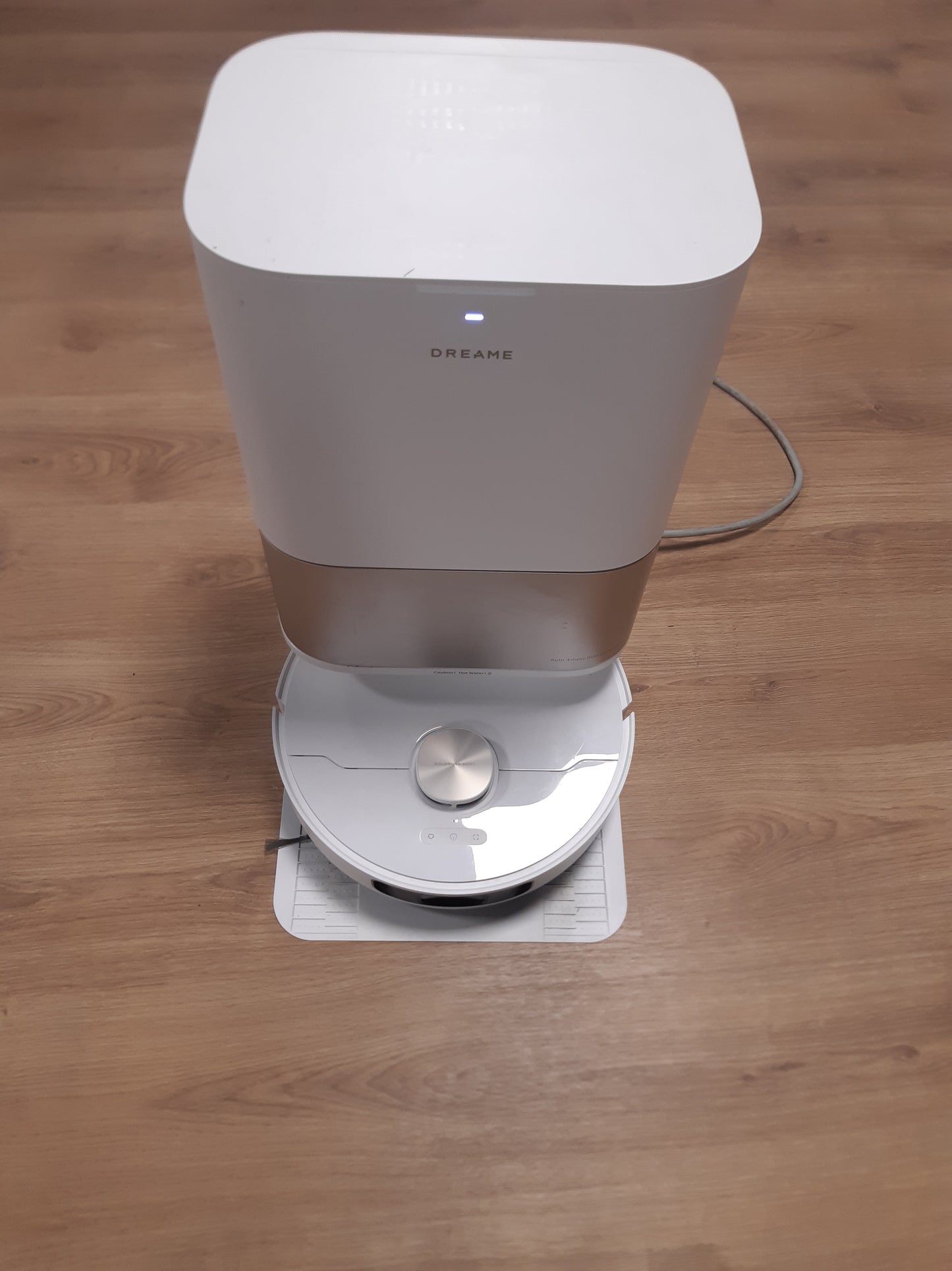 83023 - DREAME L40 ULTRA Robot Fshesë me Korrent: Fuqi Thithjeje 11,000 Pa, Funksion Fshesë dhe Fshesë e Ngritshme, Vetëpastrim 65°C i Fshesës dhe Dërrasës së Larjes, Furçë Anësore e Zgjerueshme dhe e Ngritshme