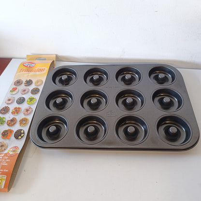 196388 - DR. OETKER Tavë për Petulla, 12 Vrima Ø4.5cm, Çelik Karboni, Shtresë Jo Ngjitëse, Temperaturë deri në 230°, Dimensione 38x26.5x2cm, Linja Tradition