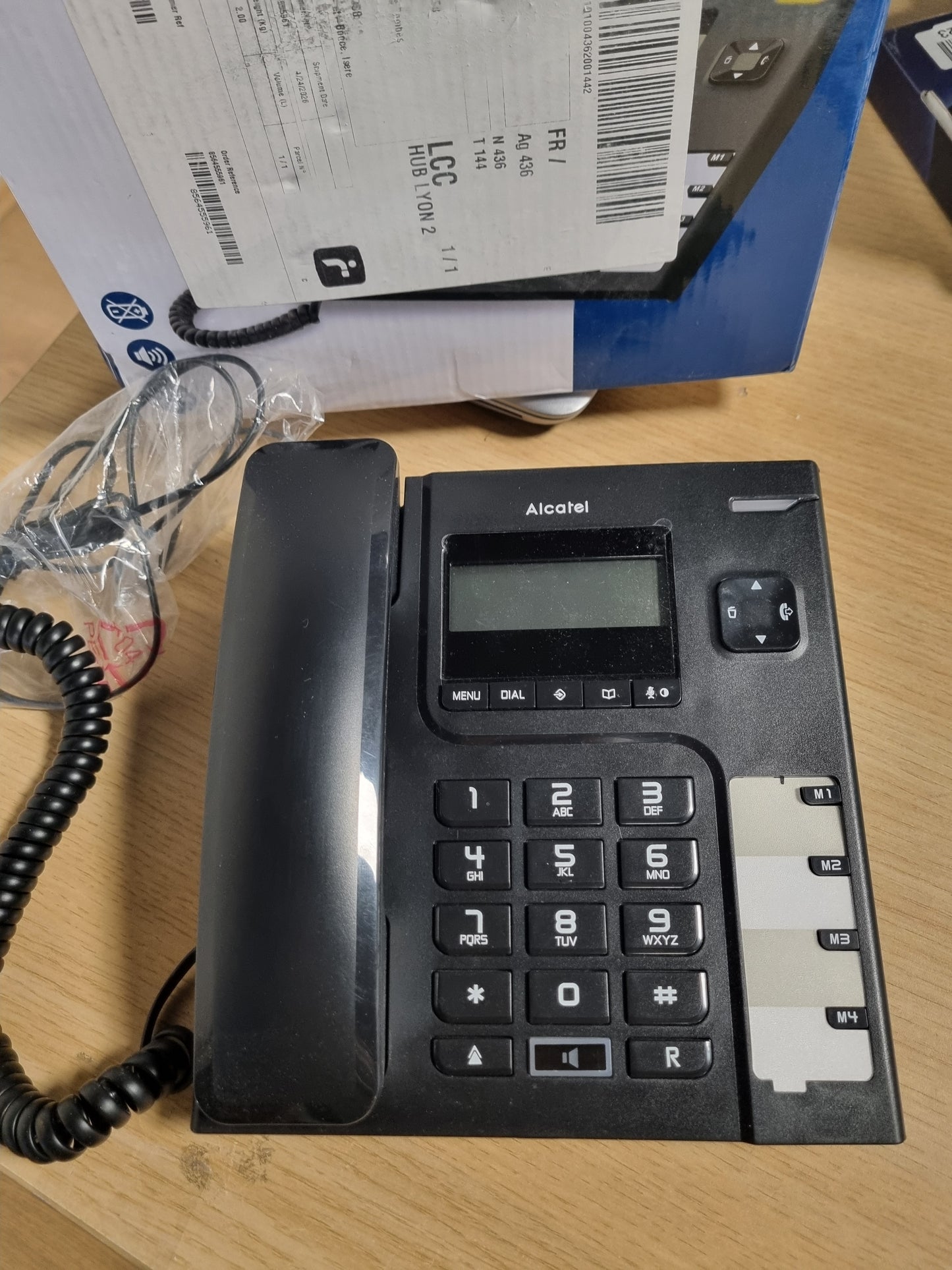 268614 - ALCATEL T56: Telefon fiks me kabëll, Ekran dixhital, Pa duar, Regjistri i thirrjeve, Butoni i rinumërimit, 4 numra të shpejtë, i zi