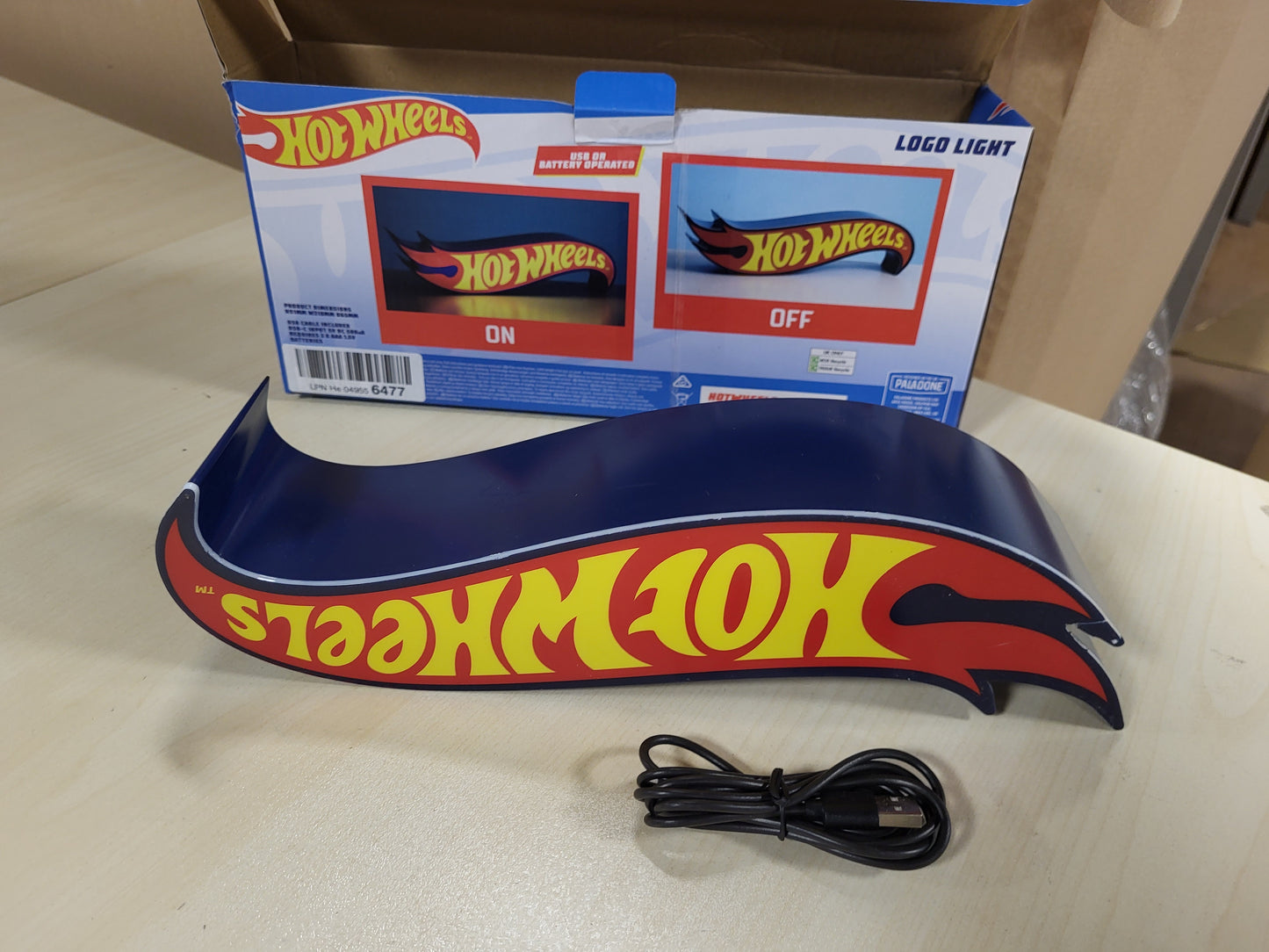 214369 - HOT WHEELS Llambë me logon, Dritë nate me logo garash e licencuar zyrtarisht