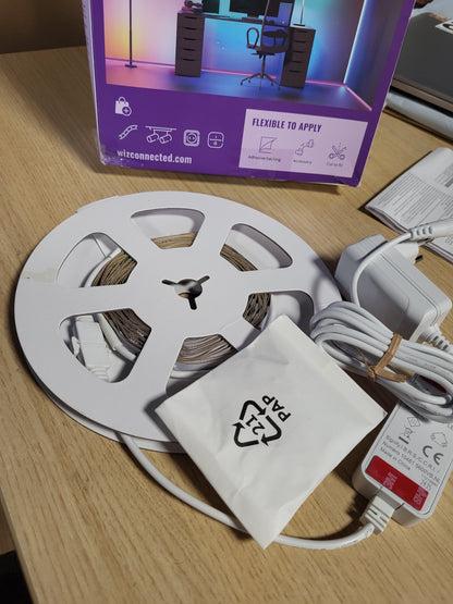 227198 - WIZ Shirit ndriçues RGB LED - 5 m, 16 milion ngjyra, kontroll me zë/aplikacion